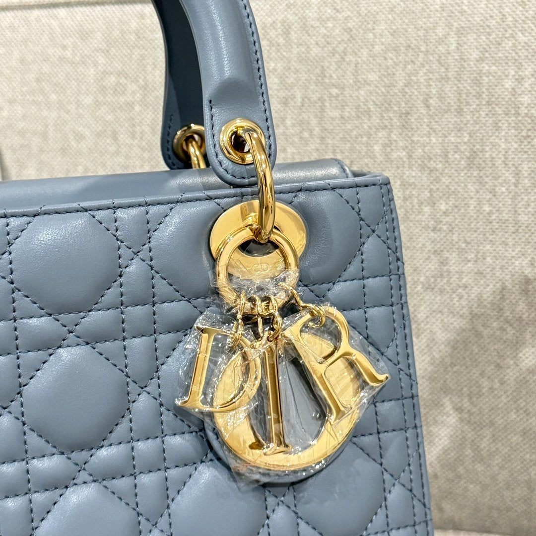 Lady Dior 24 Kot Mavisi - Glimmer of Luxury