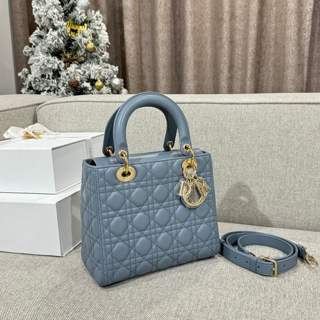 Lady Dior 24 Kot Mavisi - Glimmer of Luxury