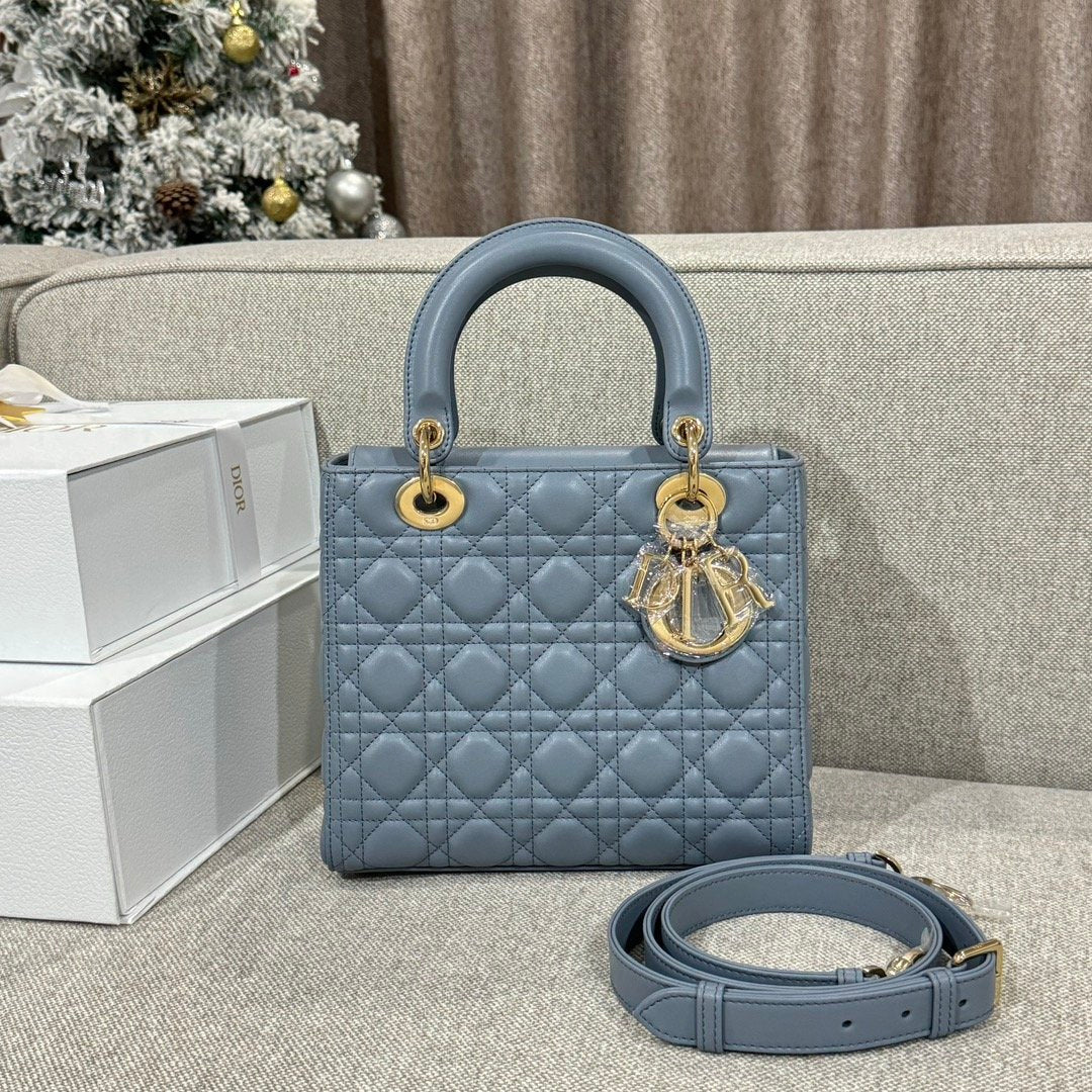Lady Dior 24 Kot Mavisi - Glimmer of Luxury