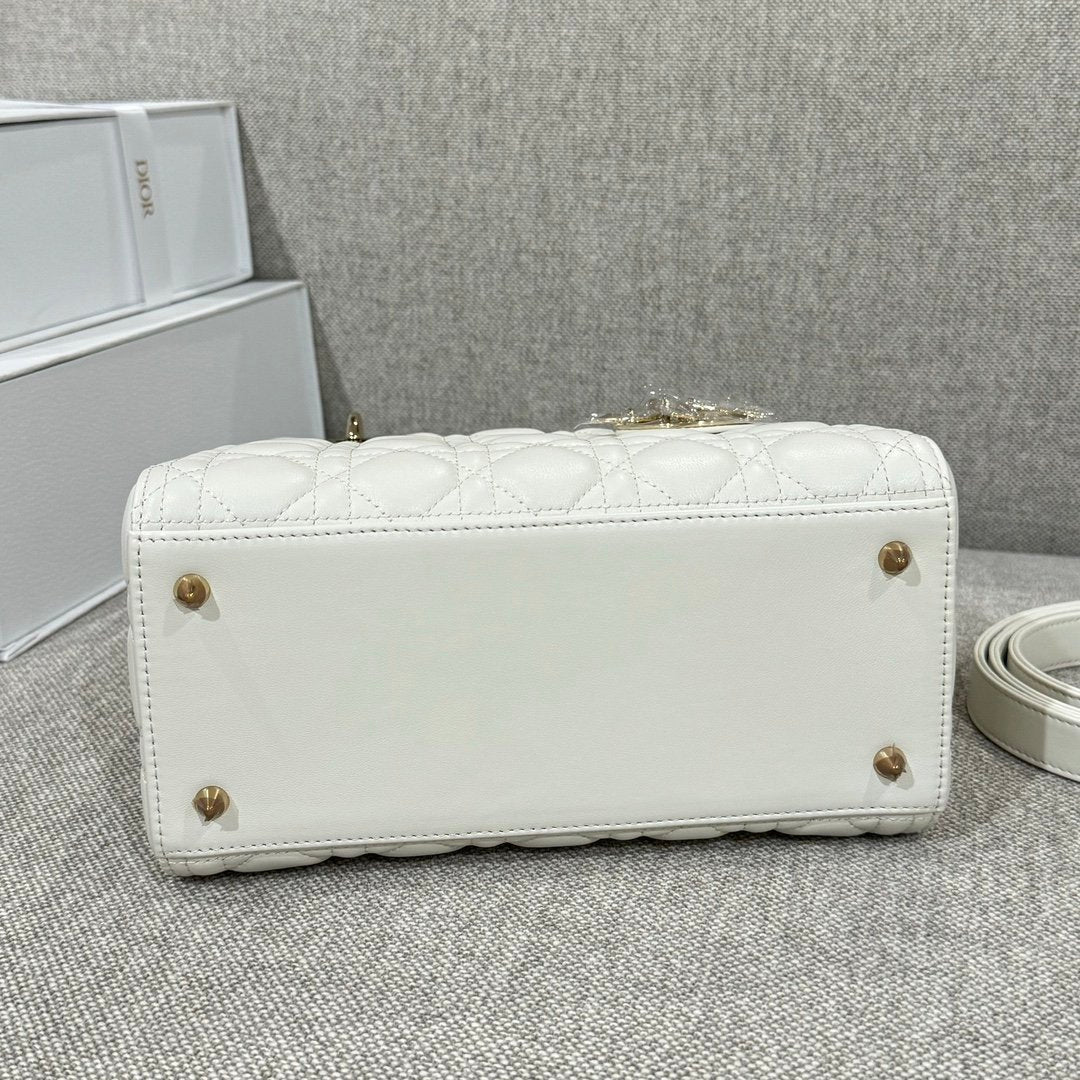 Lady Dior 24 Koyun Derisi Bej - Glimmer of Luxury