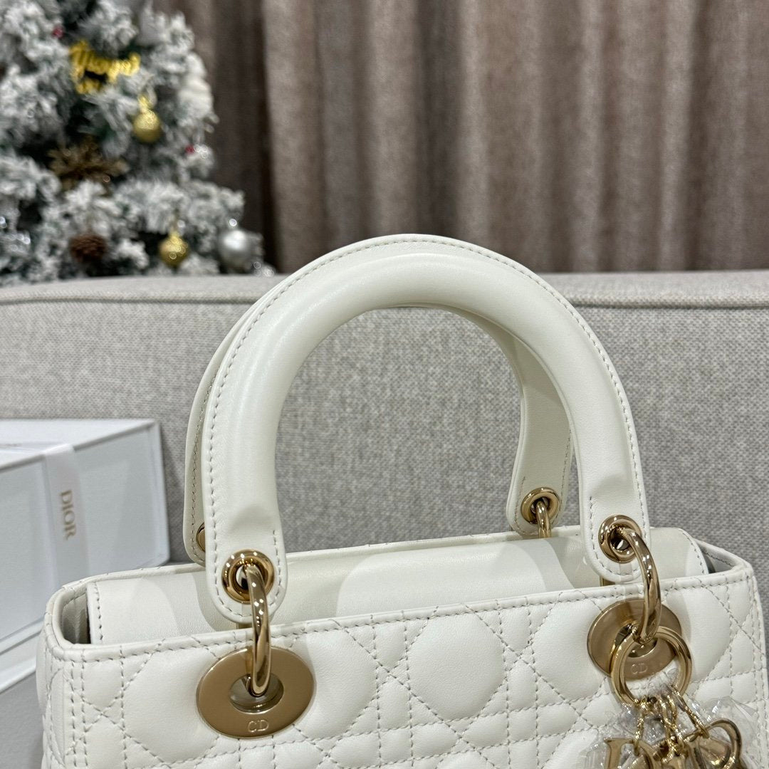 Lady Dior 24 Koyun Derisi Bej - Glimmer of Luxury