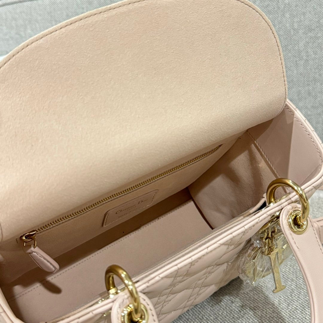 Lady Dior 24 Ruj Pudrası - Glimmer of Luxury