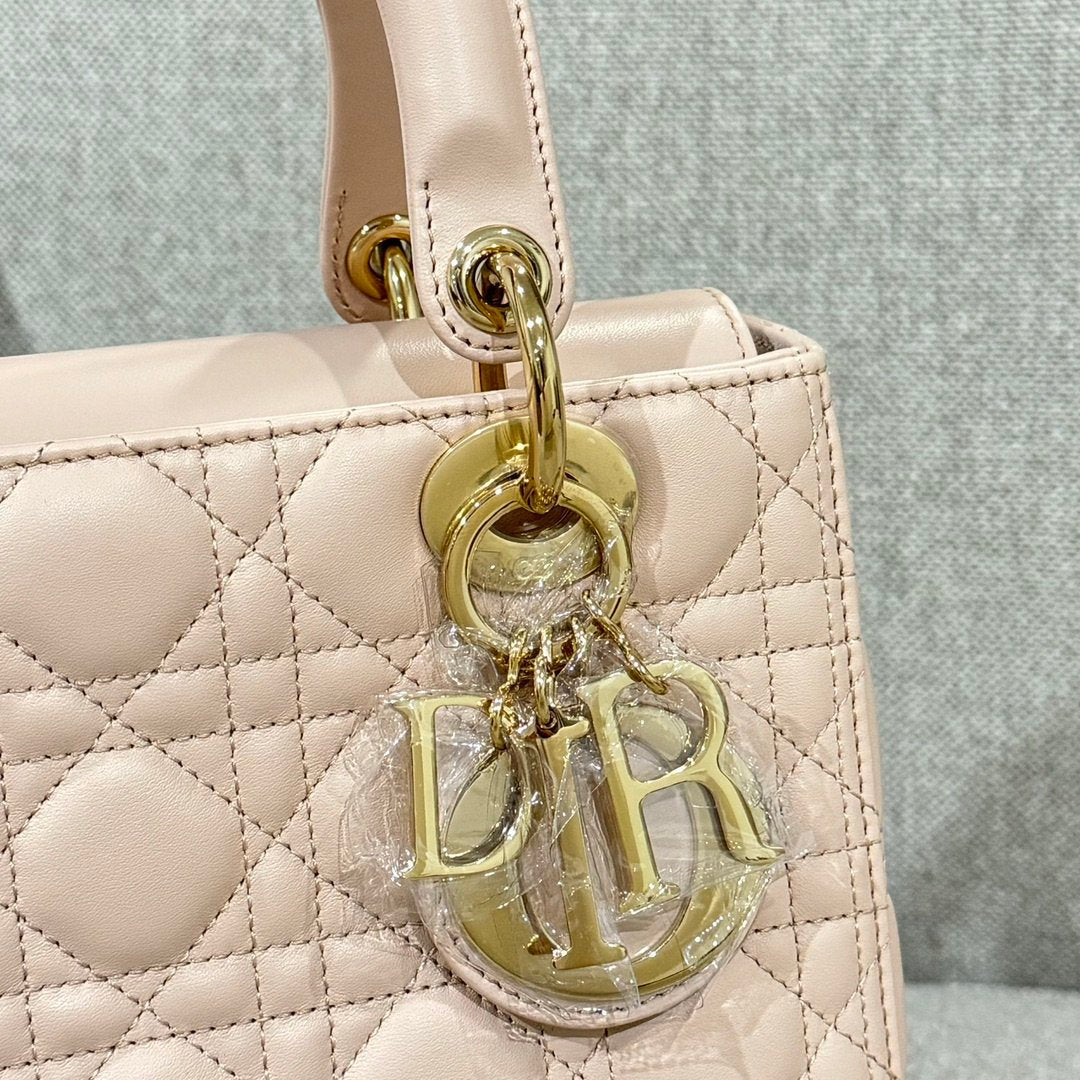 Lady Dior 24 Ruj Pudrası - Glimmer of Luxury