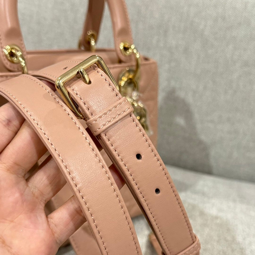 Dior Lady Orta 24 Koyun Derisi Sütlü Çay - Glimmer of Luxury