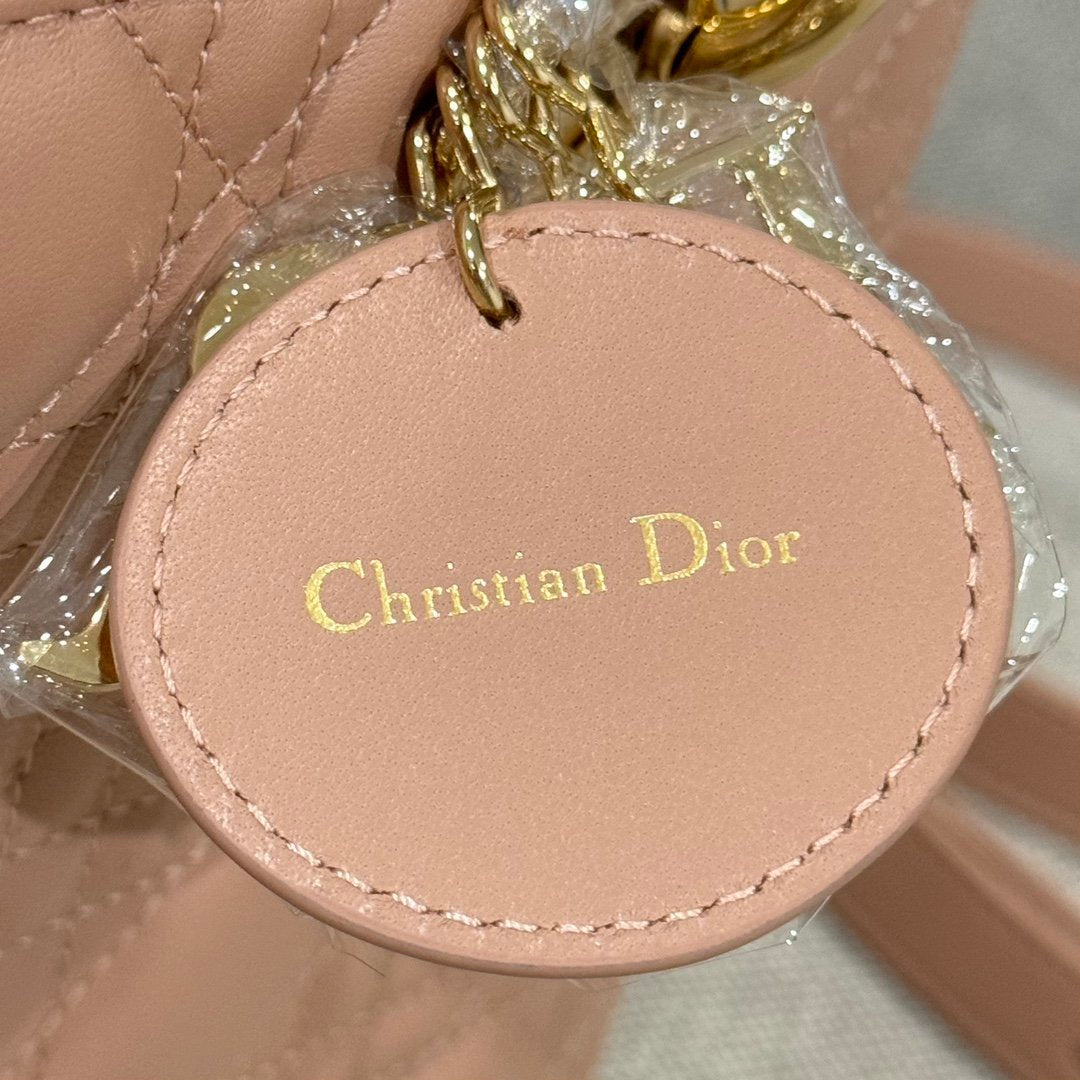 Dior Lady Orta 24 Koyun Derisi Sütlü Çay - Glimmer of Luxury