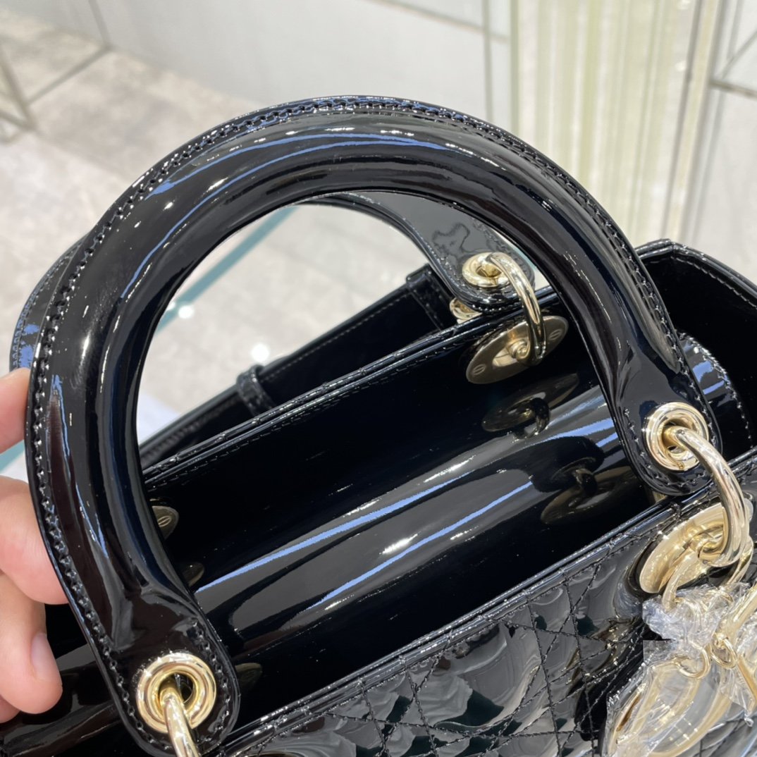 Dior Lady Orta Boy 24 Beş Izgaralı Patent Deri Siyah - Glimmer of Luxury