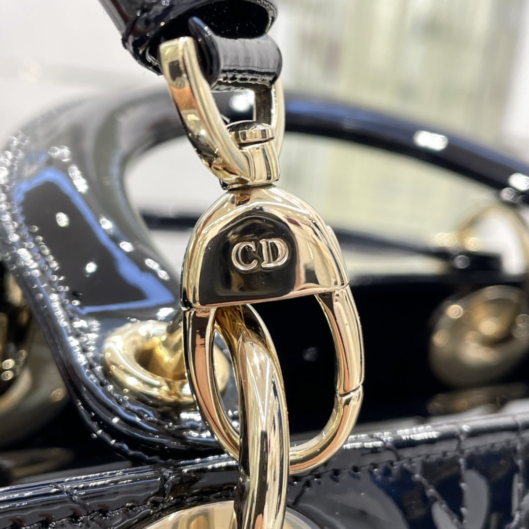 Dior Lady Orta Boy 24 Beş Izgaralı Patent Deri Siyah - Glimmer of Luxury