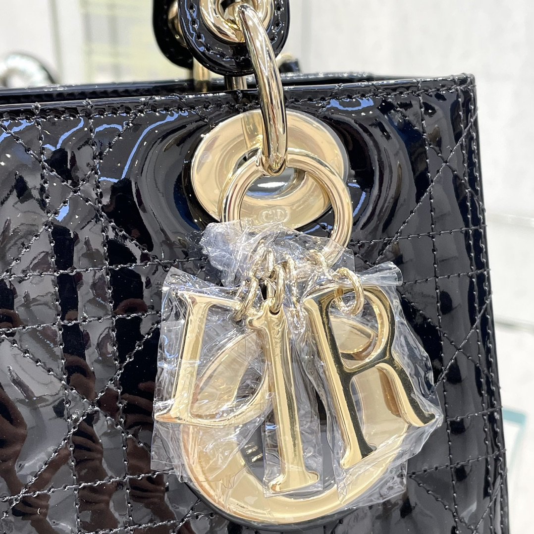 Dior Lady Orta Boy 24 Beş Izgaralı Patent Deri Siyah - Glimmer of Luxury