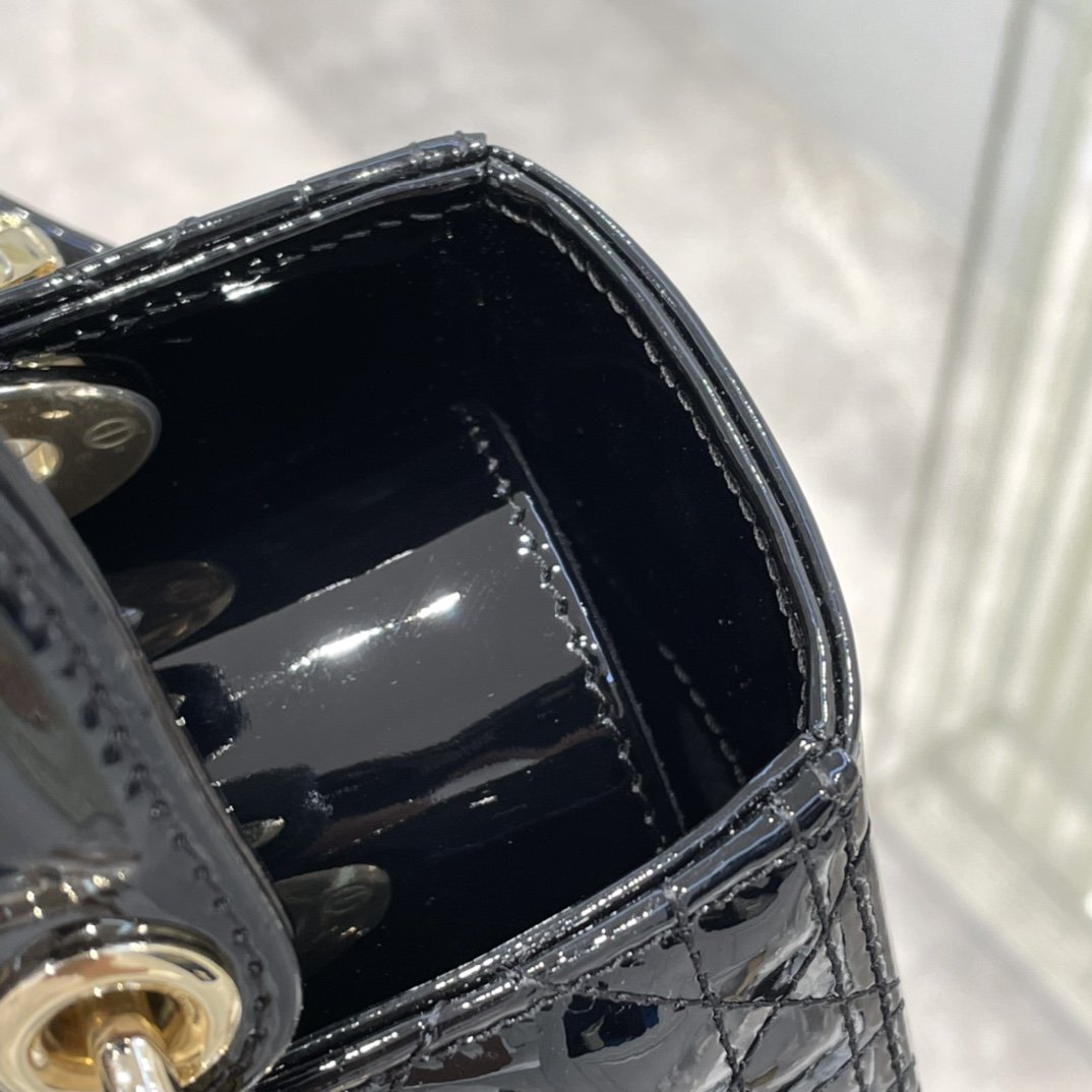 Dior Lady Orta Boy 24 Beş Izgaralı Patent Deri Siyah - Glimmer of Luxury