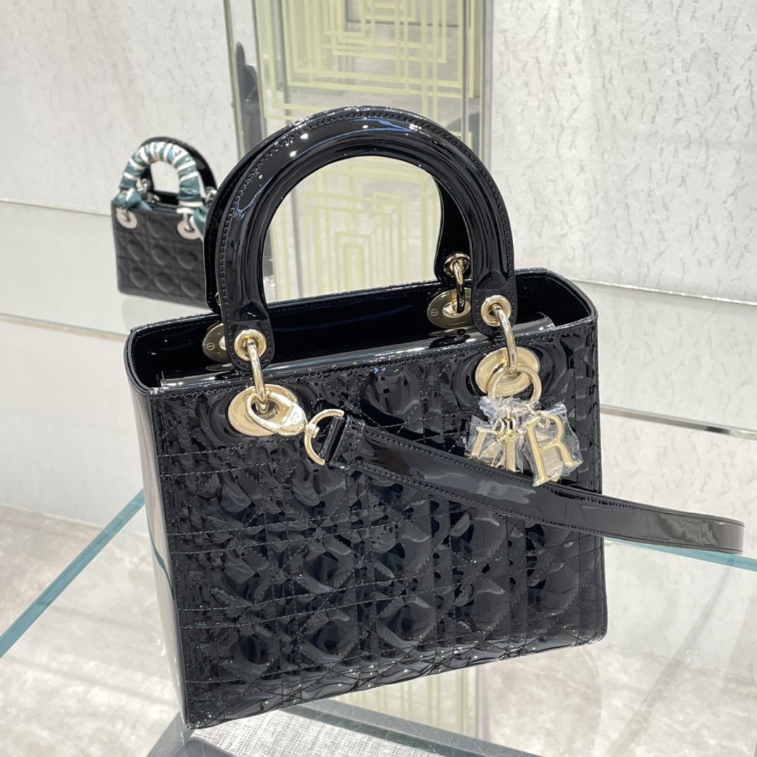 Dior Lady Orta Boy 24 Beş Izgaralı Patent Deri Siyah - Glimmer of Luxury