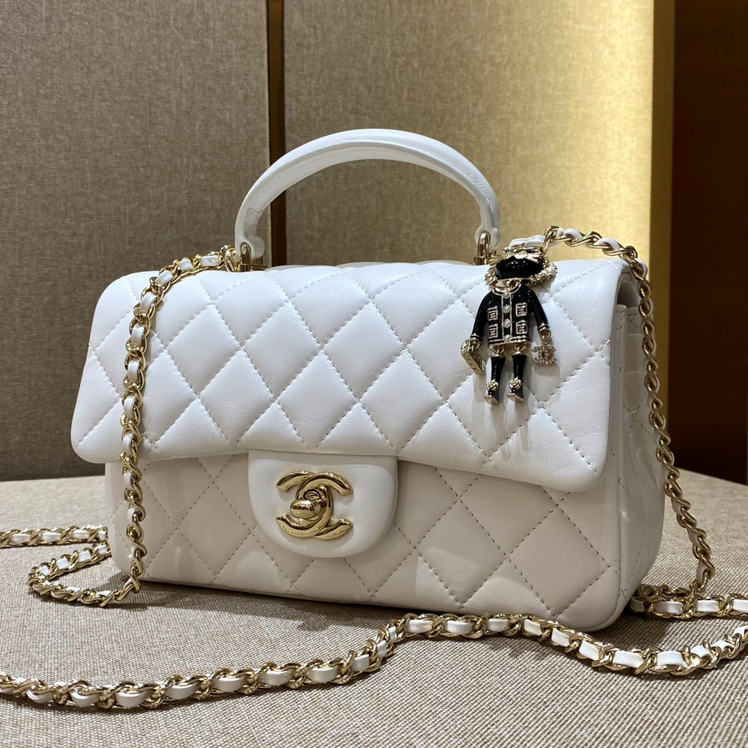 Chanel 22P Sınırlı Sayıda Mini Dikdörtgen Saplı Kuzu Derisi GHW - Glimmer of Luxury
