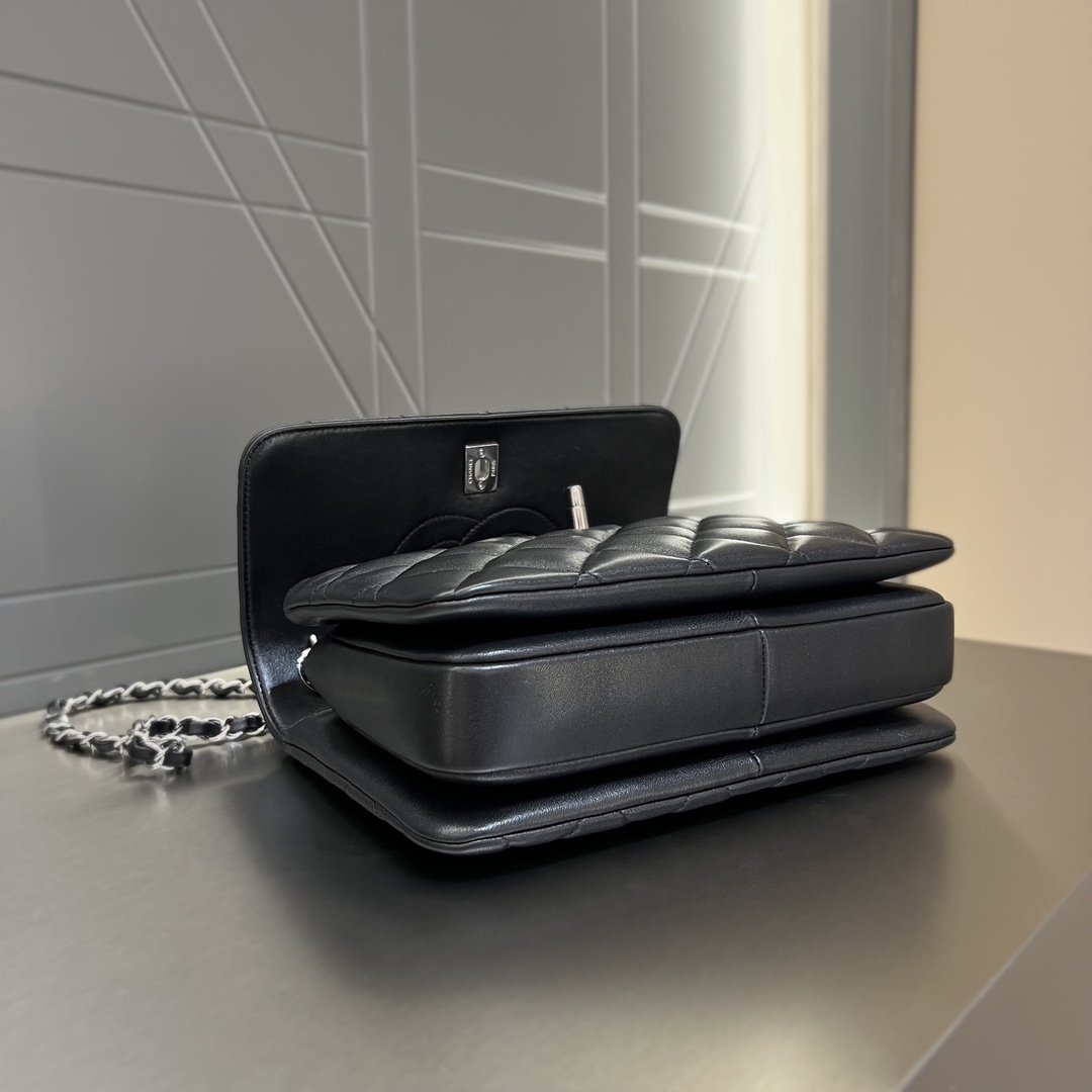 Chanel Trendy 2025 Küçük Kuzu Derisi - Glimmer of Luxury