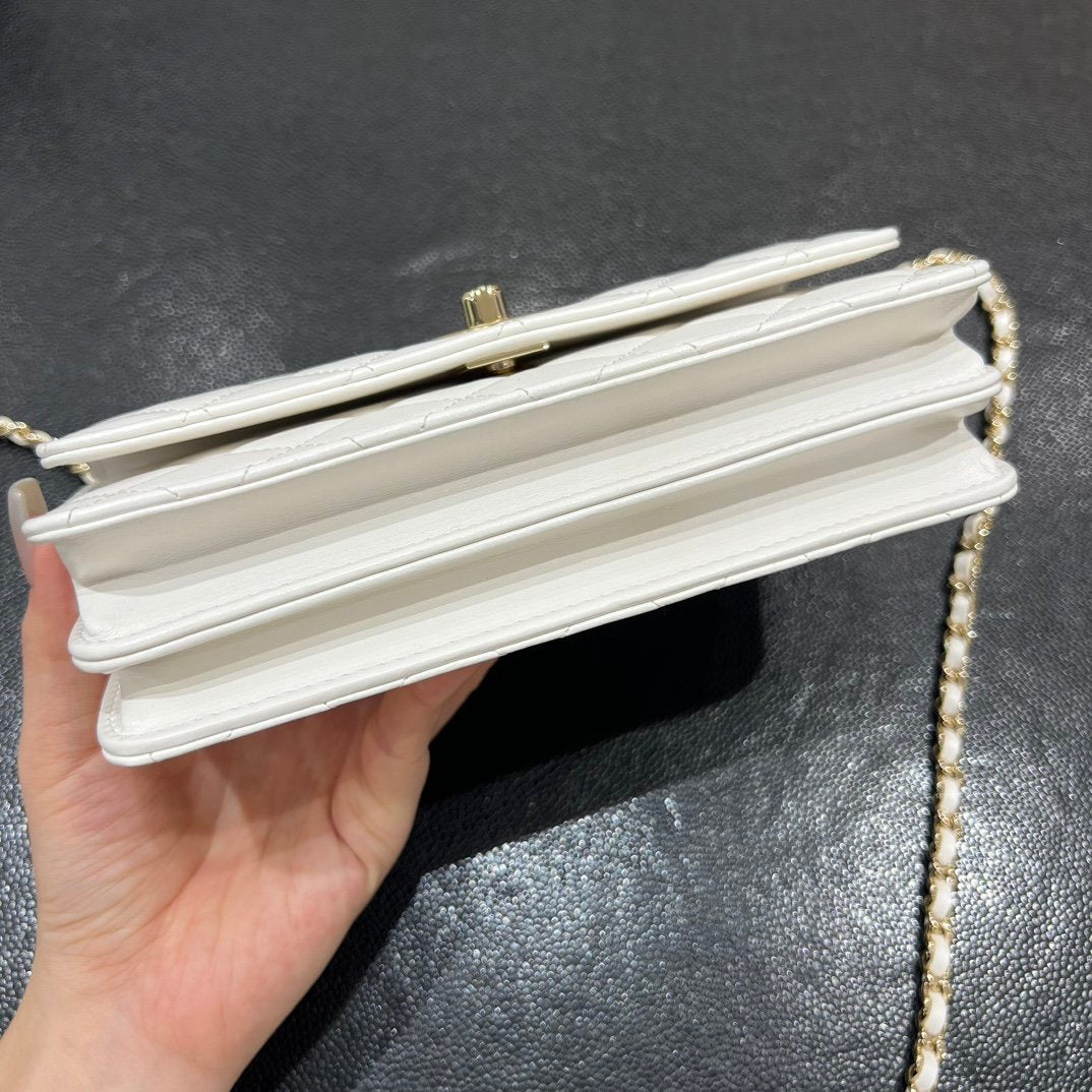 Chanel Üstten Saplı Mini Kapaklı Çanta - Glimmer of Luxury