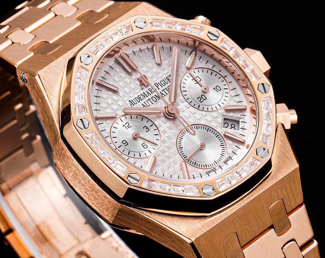 Audemars Piguet Royal Oak Saat - Glimmer of Luxury