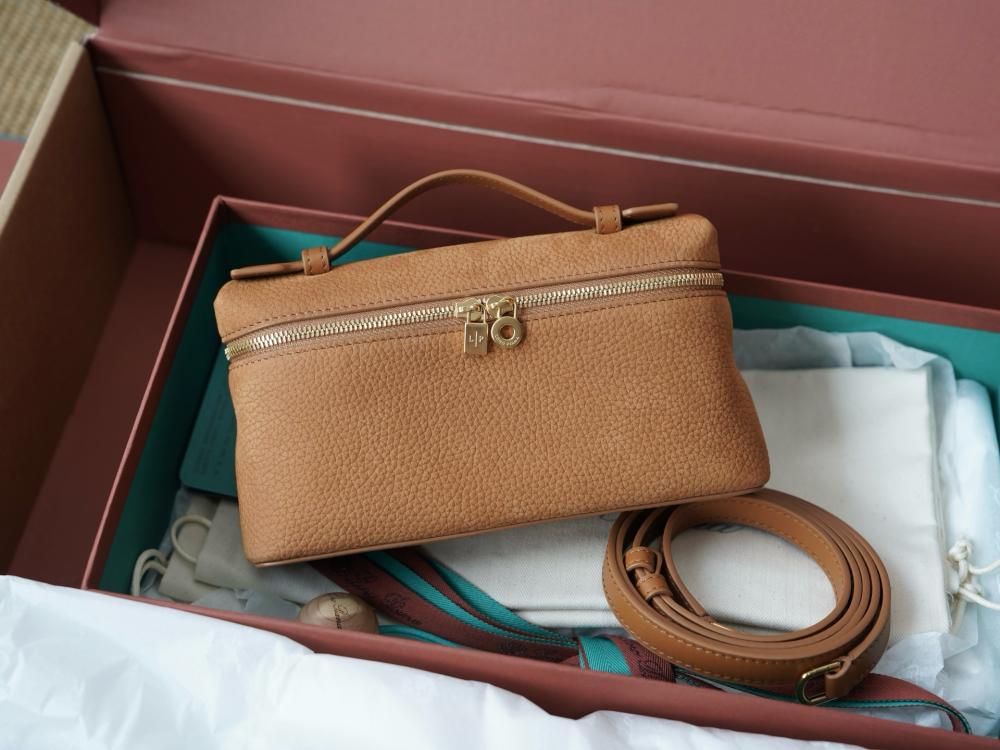 Loro Piana – Extra Pocket L19 (Camel / Light Skin Color)