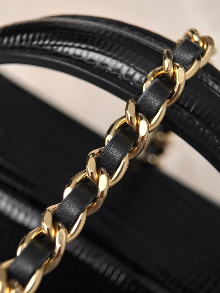 Chanel Kertenkele Derisi Zincirli Vanity
