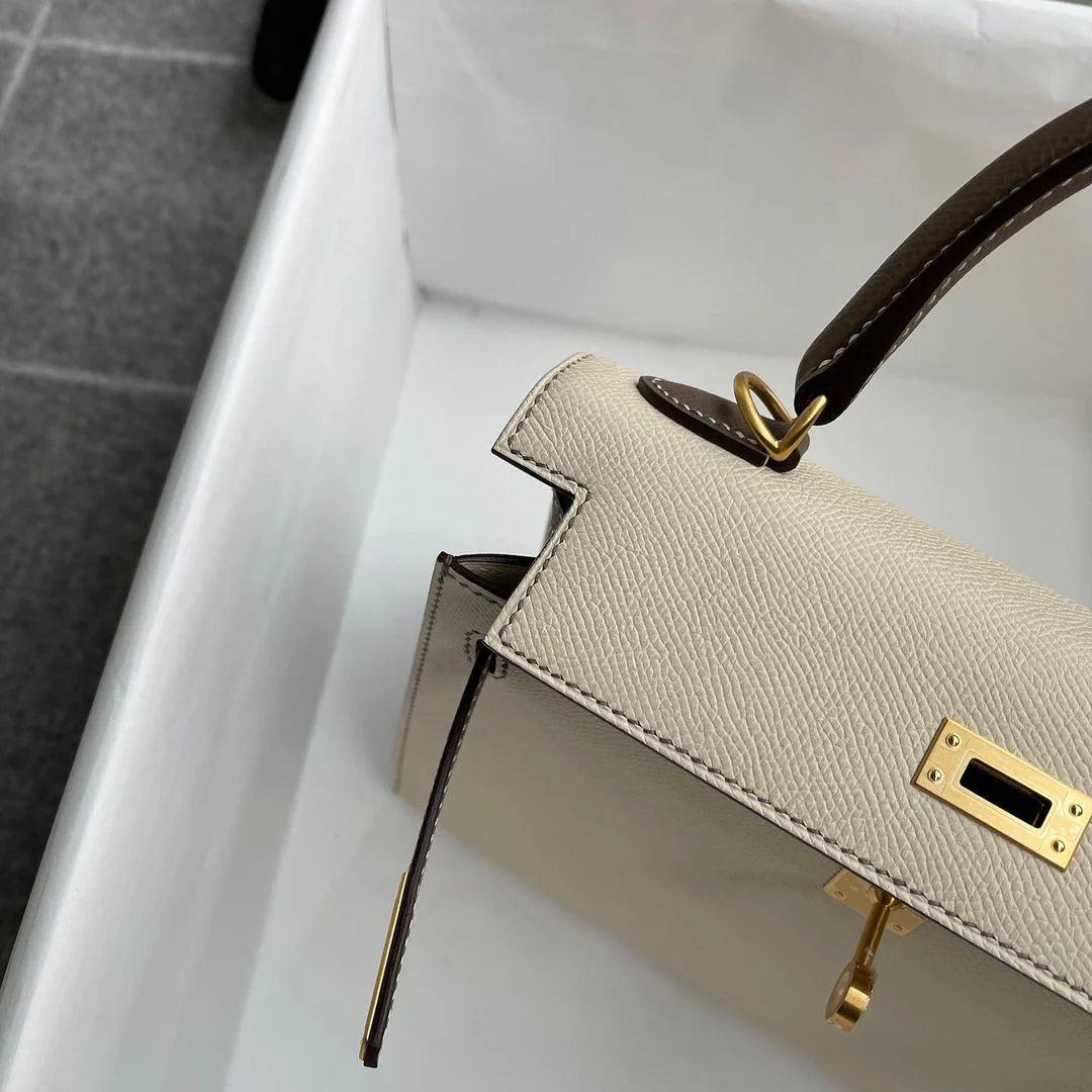 Hermès Kelly 25 Epsom Deri̇ At Nalı Kamesi̇ (HSS) İki Renkli Tebeşir & Etoup Fırçalanmış Altın Donanımlı (BGH) - Glimmer of Luxury