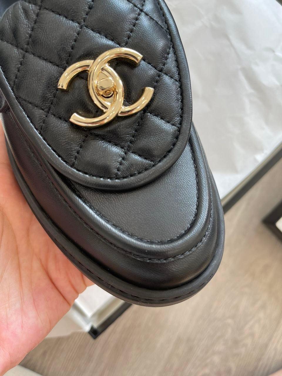Chanel CC Dönüş Kilitli Deri Kapitone Siyah Loafer - Glimmer of Luxury