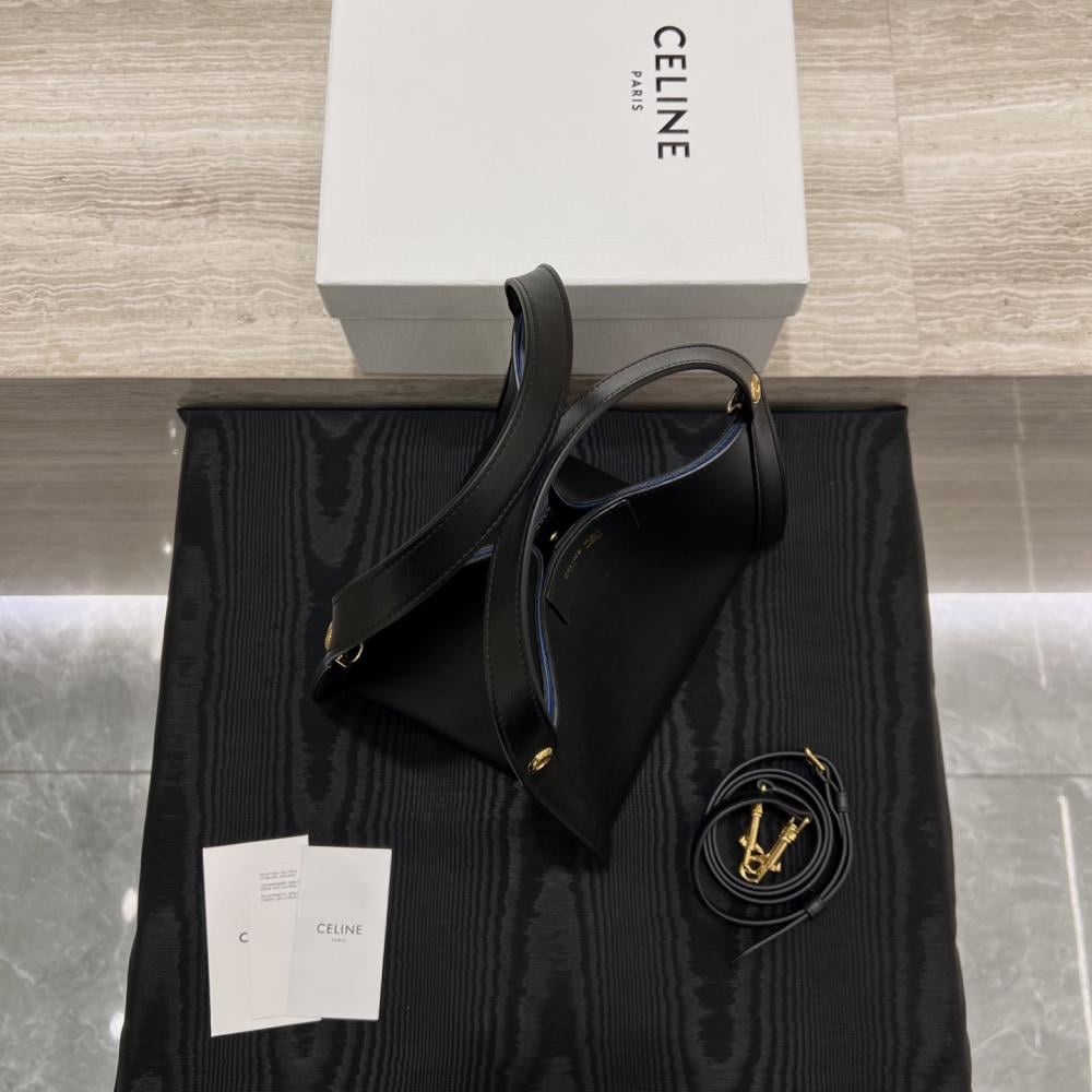 Celine Small Cube Bag من جلد العجل الناعم