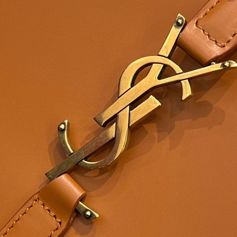 سان لوران لو 5 أ حقيبة هوبو جلد ناعم