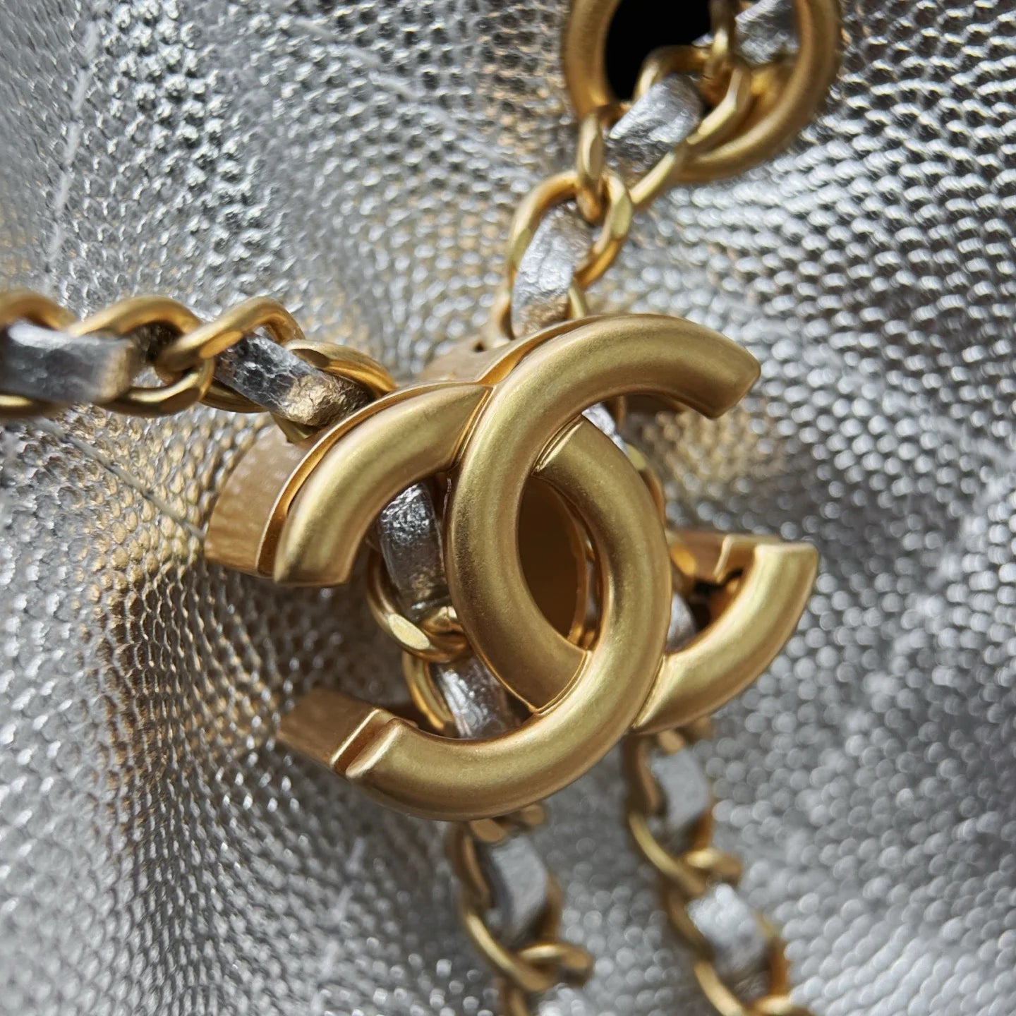 Chanel 25C Orta Boy Hobo Seyahat Çantası - Glimmer of Luxury