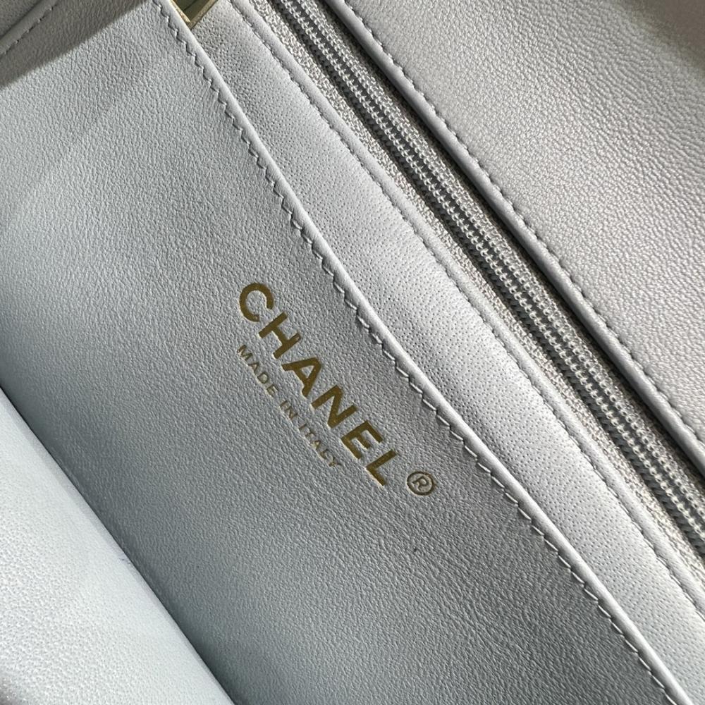 Chanel 22P Sınırlı Sayıda Mini Dikdörtgen Saplı Kuzu Derisi GHW - Glimmer of Luxury
