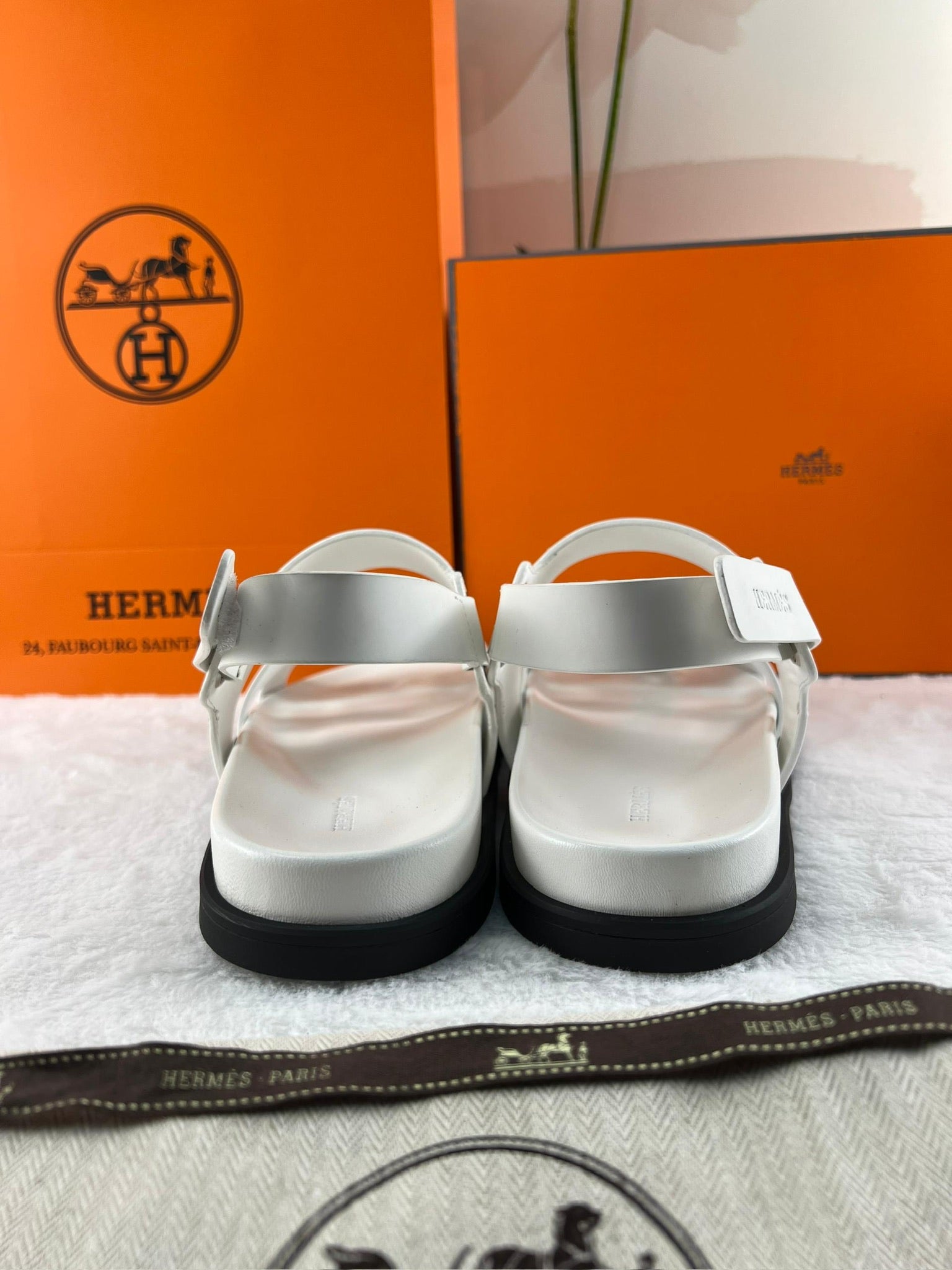 Hermès Chypre Sandal - Çift Bant Beyaz - Glimmer of Luxury