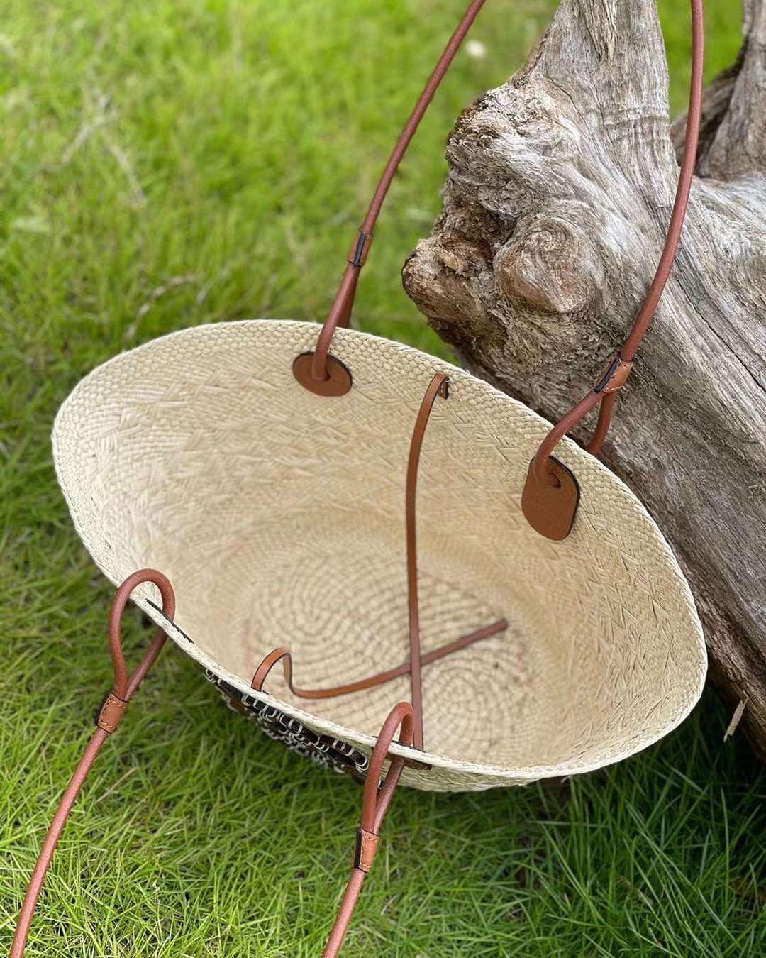 Loewe Anagram Sepet Çantalar - Glimmer of Luxury