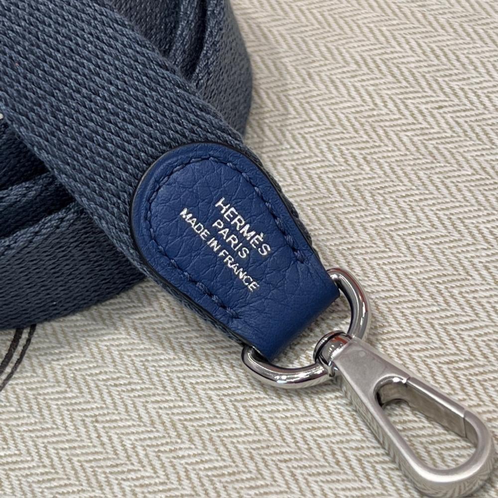 Hermès Evelyne 16cm Togo Leather Shoulder Bag