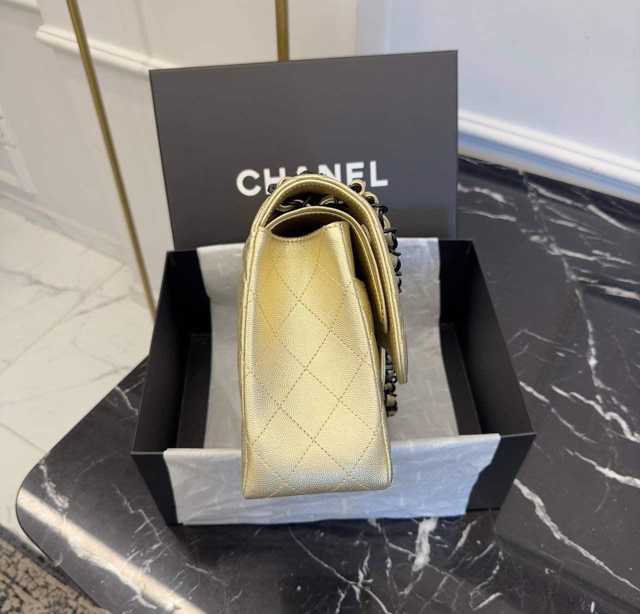 Chanel Altın Metalik Büyük Boy Klasik Çanta - Glimmer of Luxury