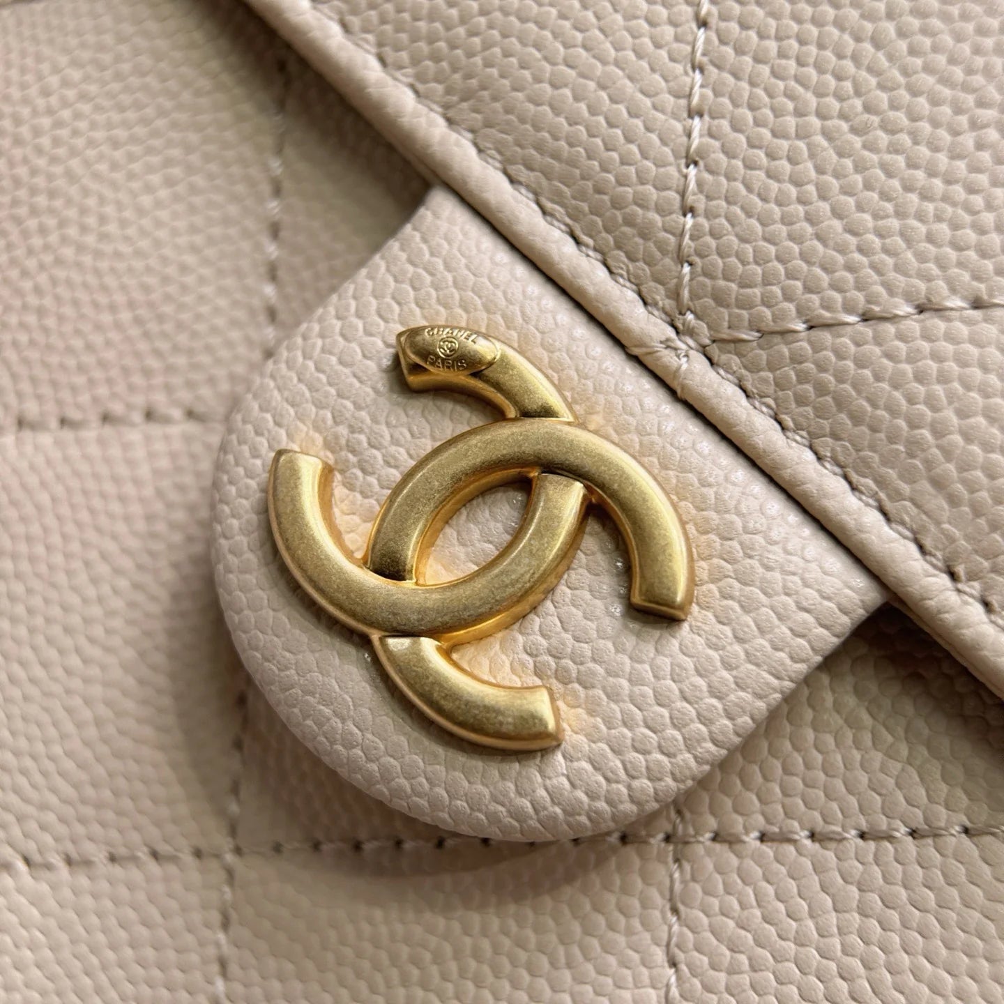 Chanel 25C Orta Boy Hobo Seyahat Çantası - Glimmer of Luxury