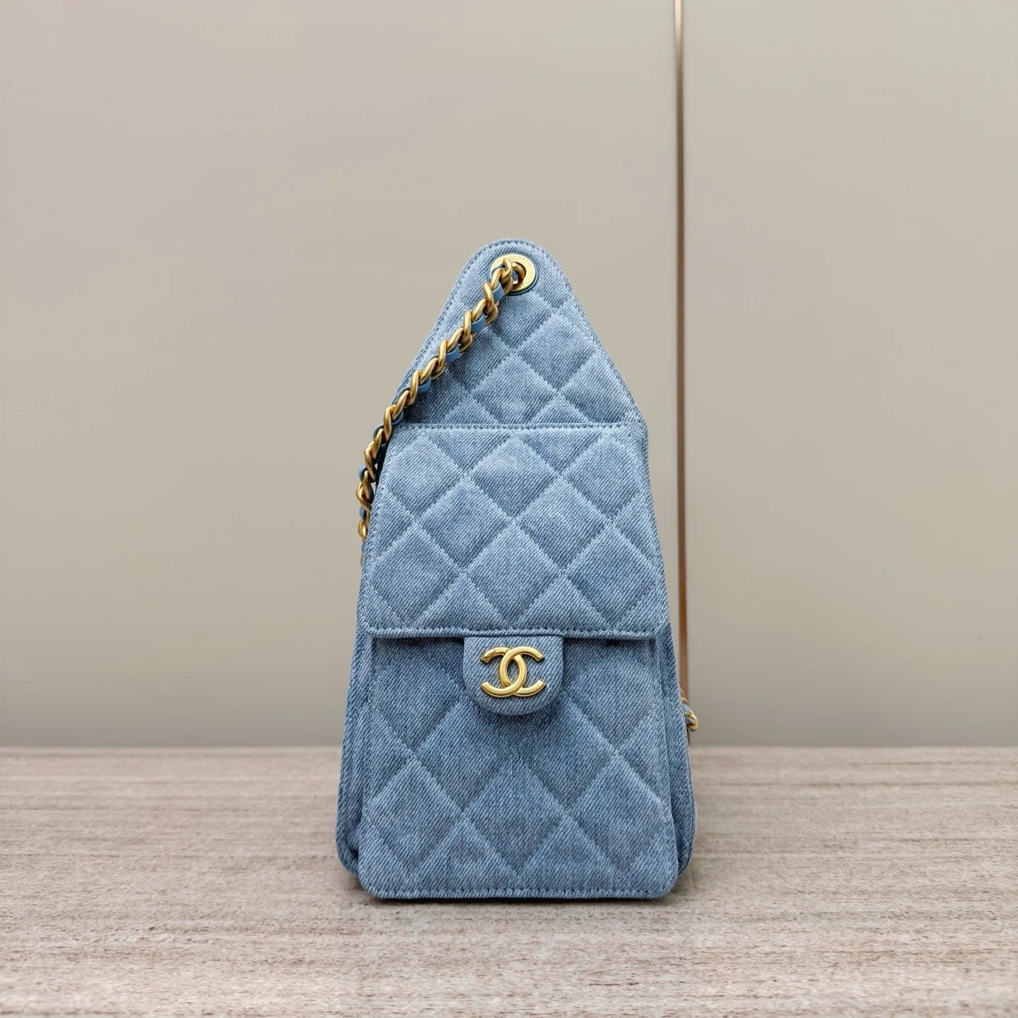 Chanel 25C Orta Boy Hobo Seyahat Çantası - Glimmer of Luxury
