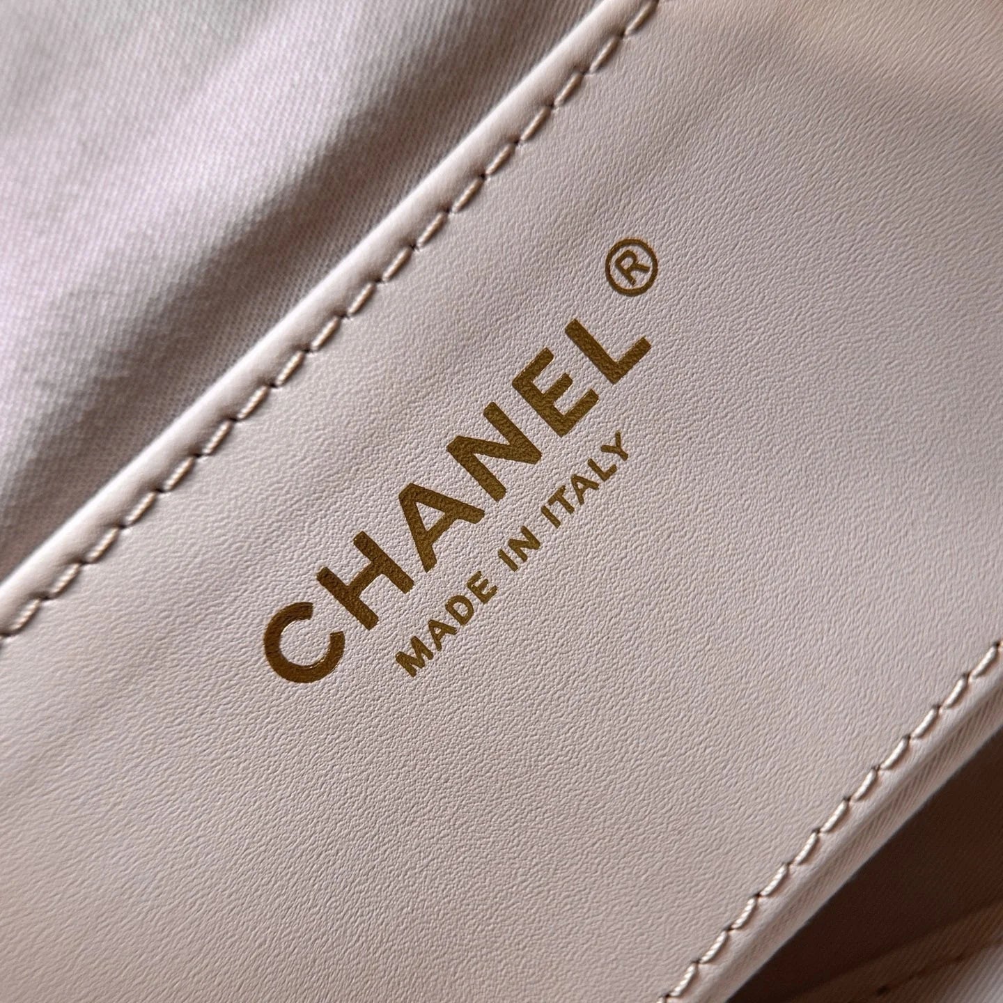 Chanel 25C Orta Boy Hobo Seyahat Çantası - Glimmer of Luxury