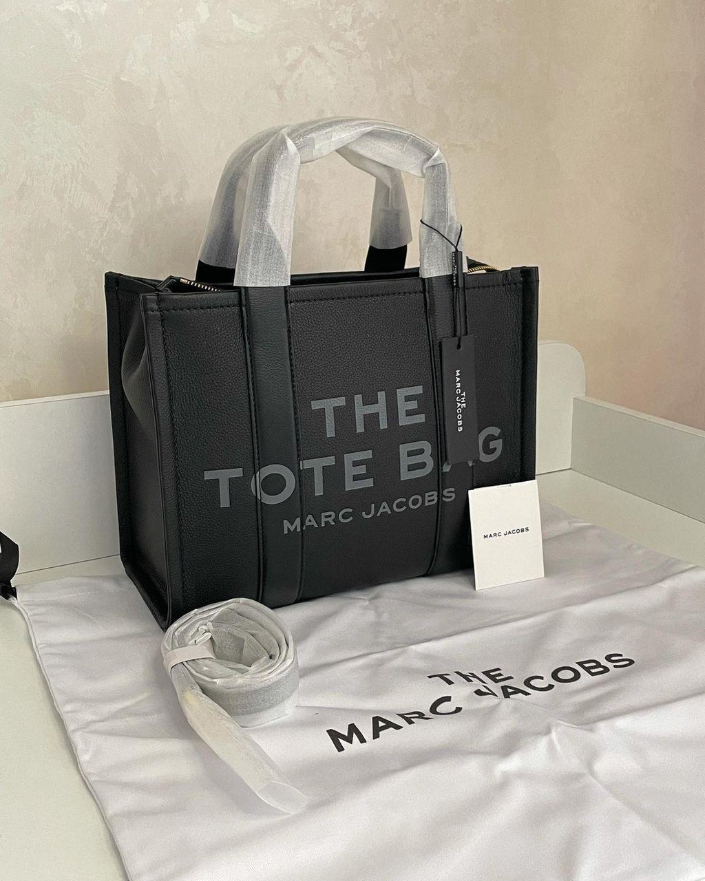 Marc Jacobs The Tote Bag Siyah - Glimmer of Luxury