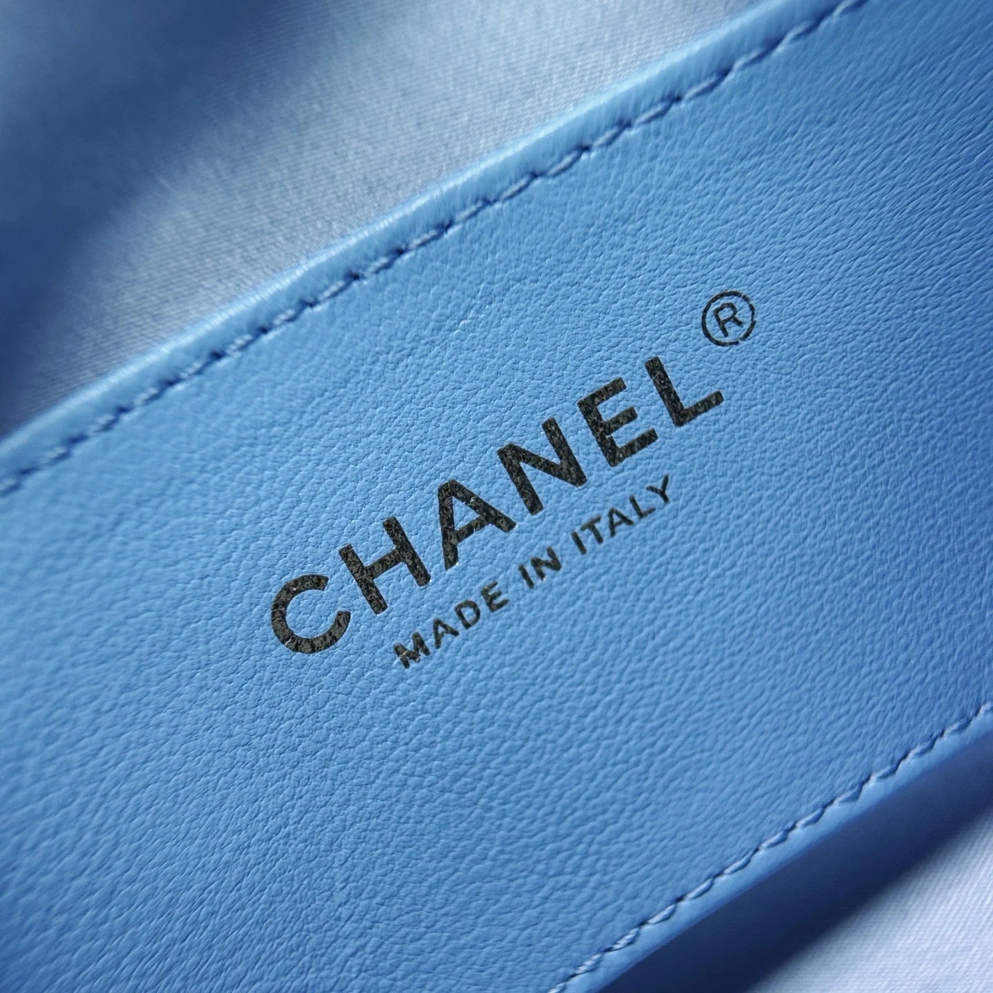 Chanel 25C Orta Boy Hobo Seyahat Çantası - Glimmer of Luxury