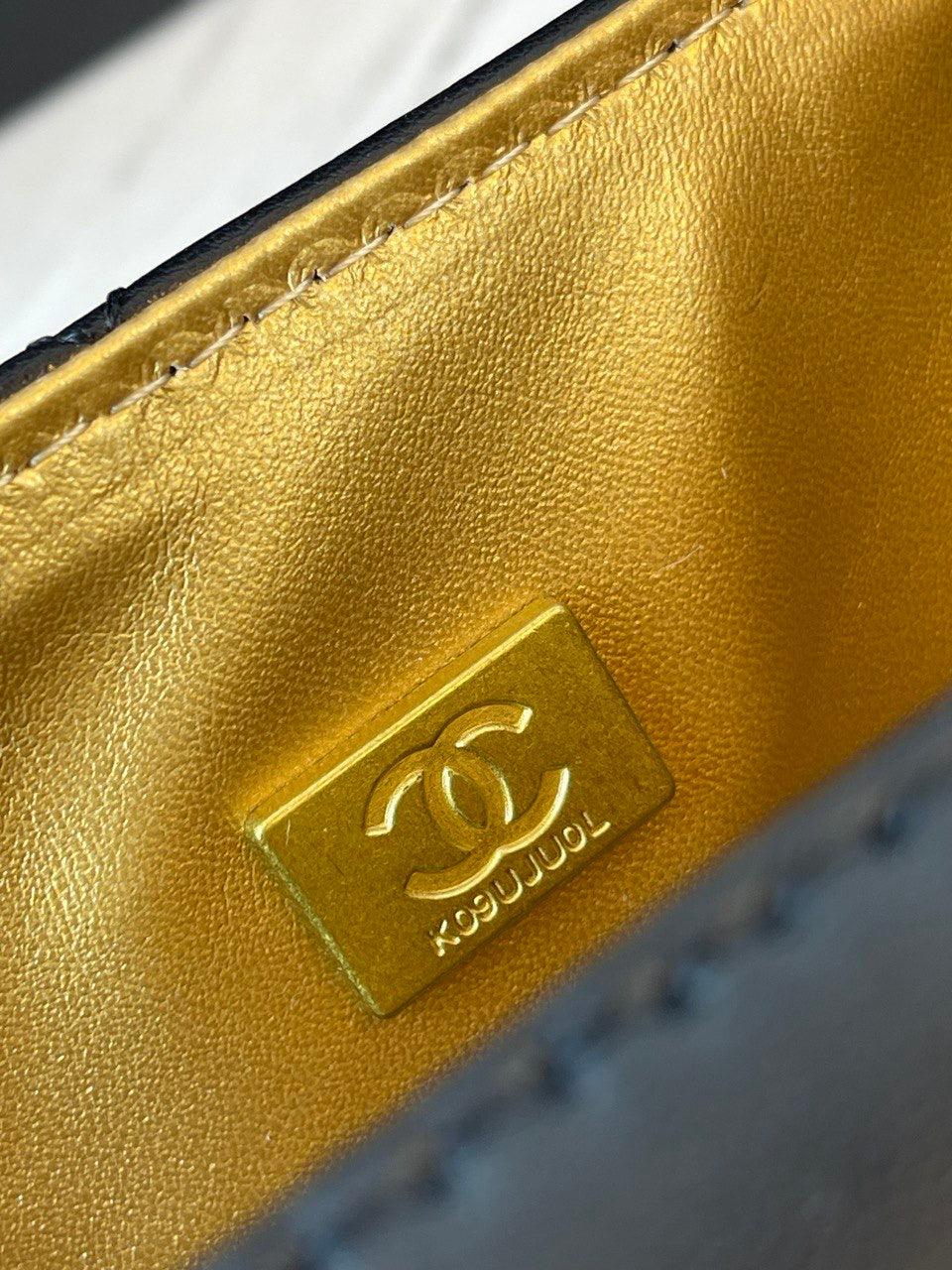 Chanel 22B Heart Charms Mini Kapaklı Çanta Siyah Kuzu Derisi - Glimmer of Luxury