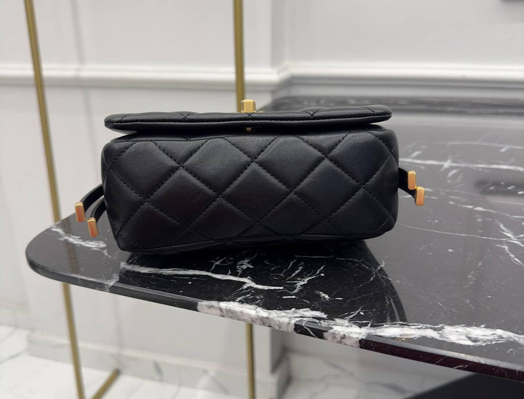 Chanel Küçük Kapaklı Çanta - Glimmer of Luxury