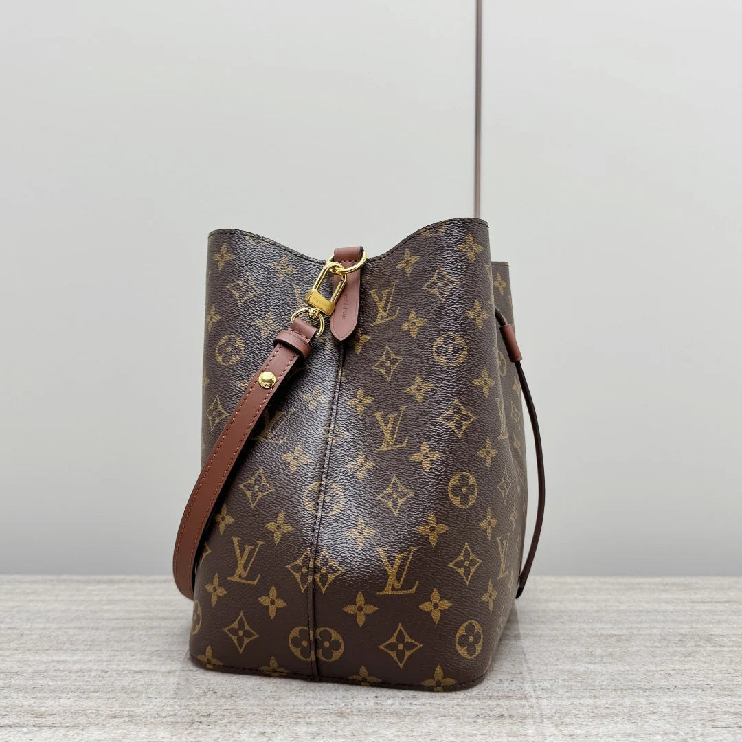 NÉONOÉ - Glimmer of Luxury