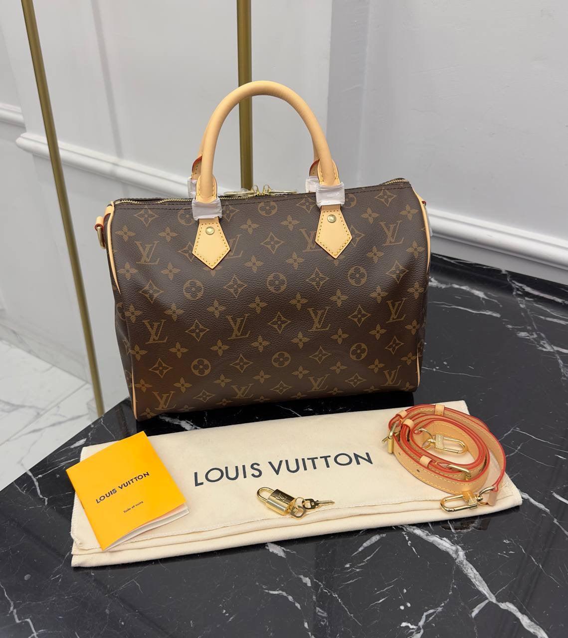 Louis Vuitton
Speedy Bandouliere 30 - Glimmer of Luxury