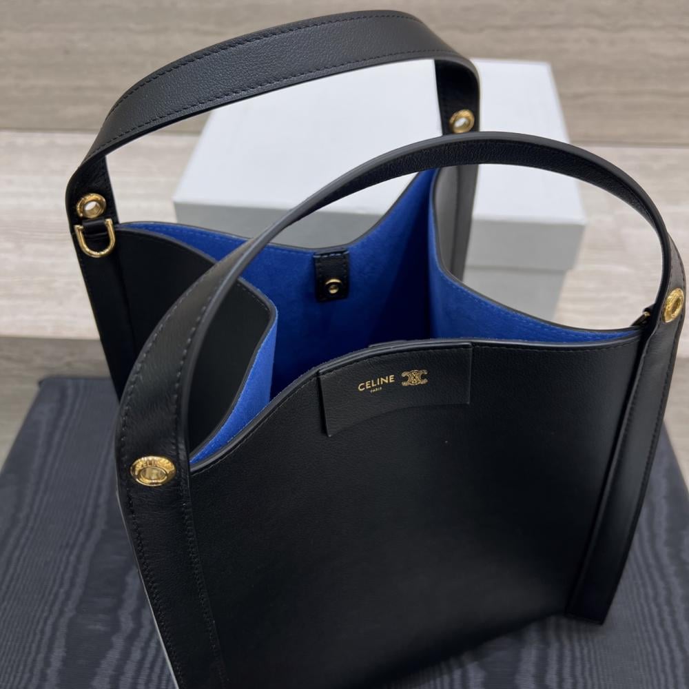 Celine Small Cube Bag من جلد العجل الناعم