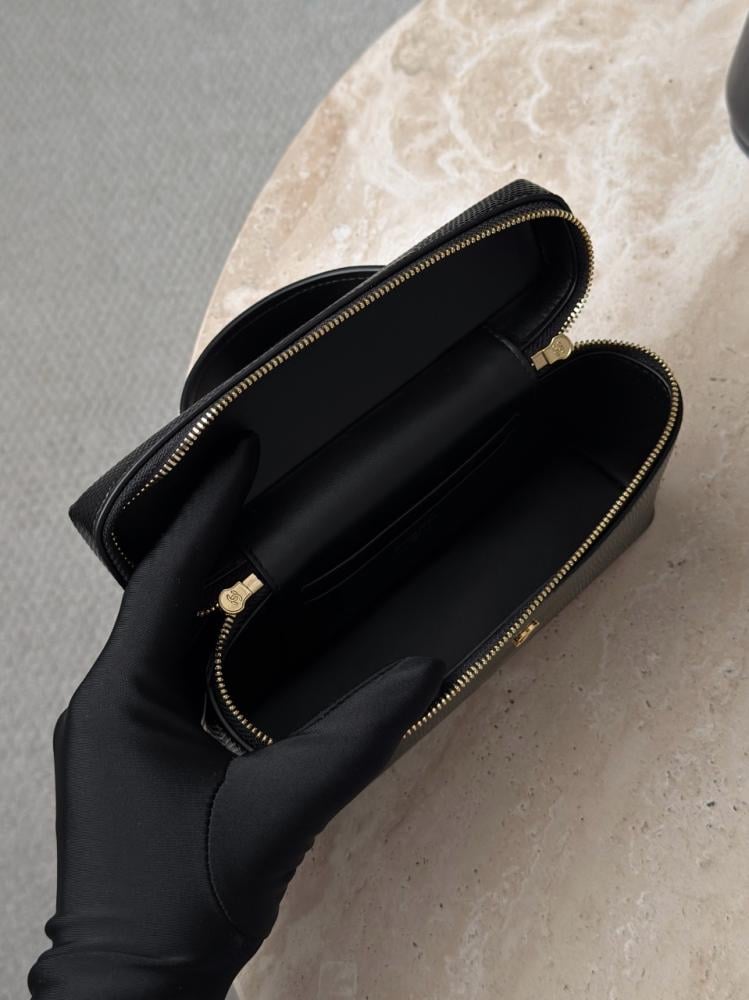 Chanel Kertenkele Derisi Zincirli Vanity