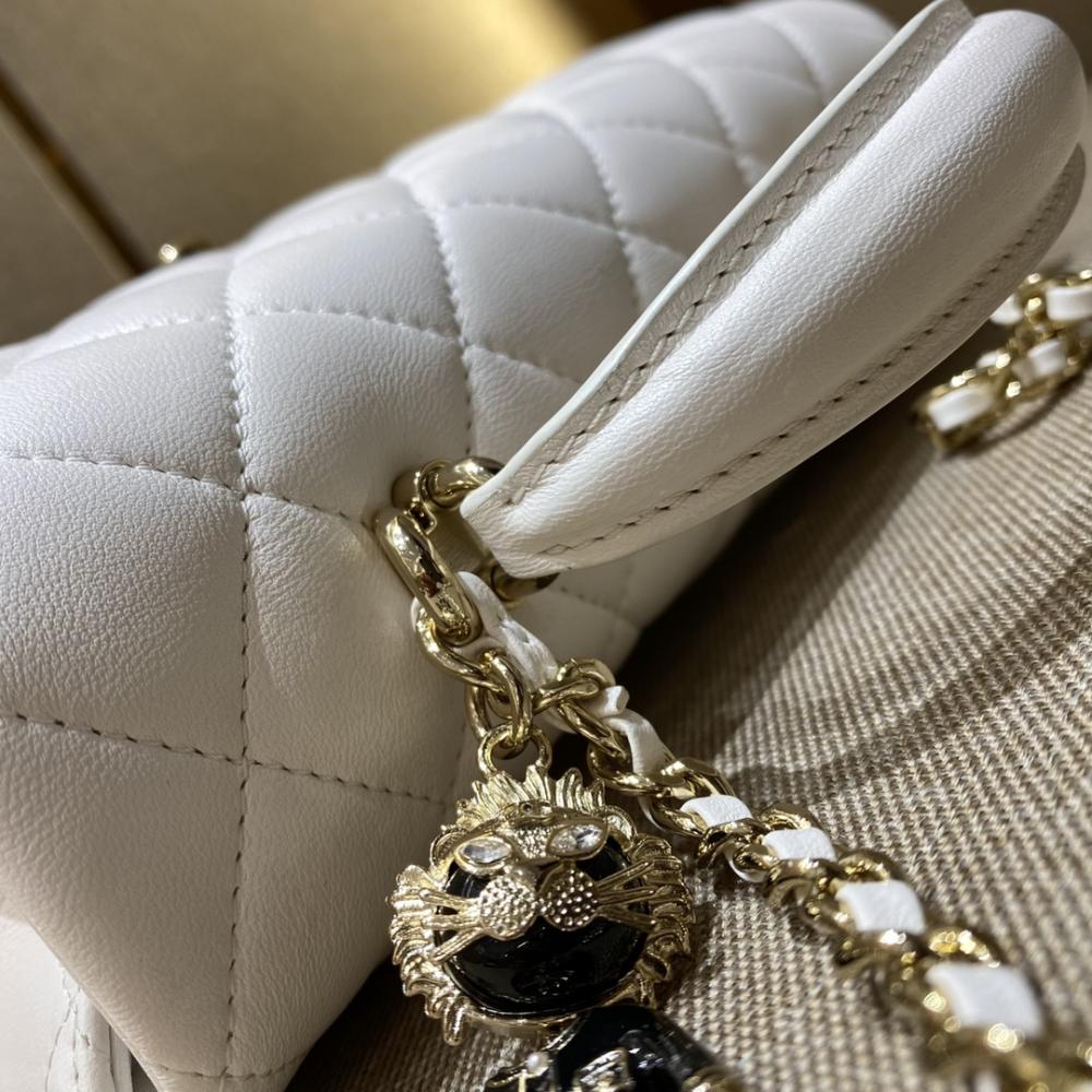 Chanel 22P Sınırlı Sayıda Mini Dikdörtgen Saplı Kuzu Derisi GHW - Glimmer of Luxury