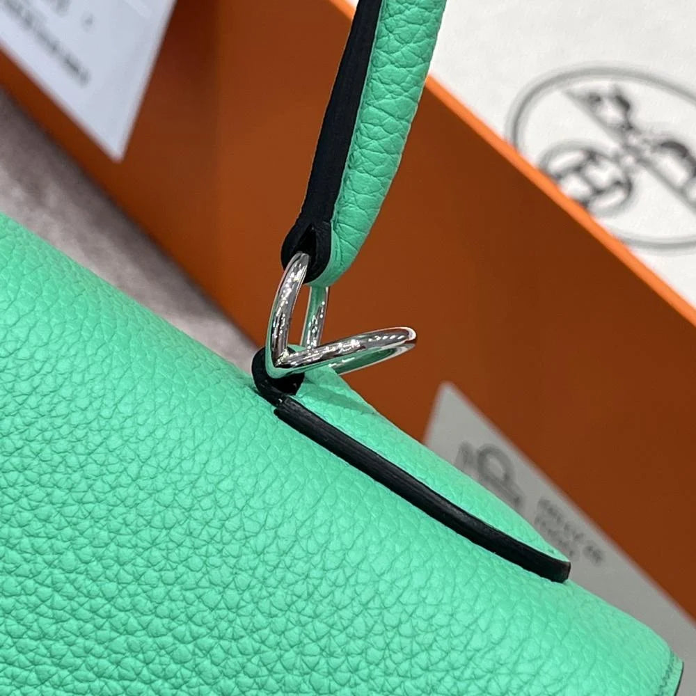 Hermès Kelly 25 Almond Green Epsom Leather with Gold Hardware (Ghw)