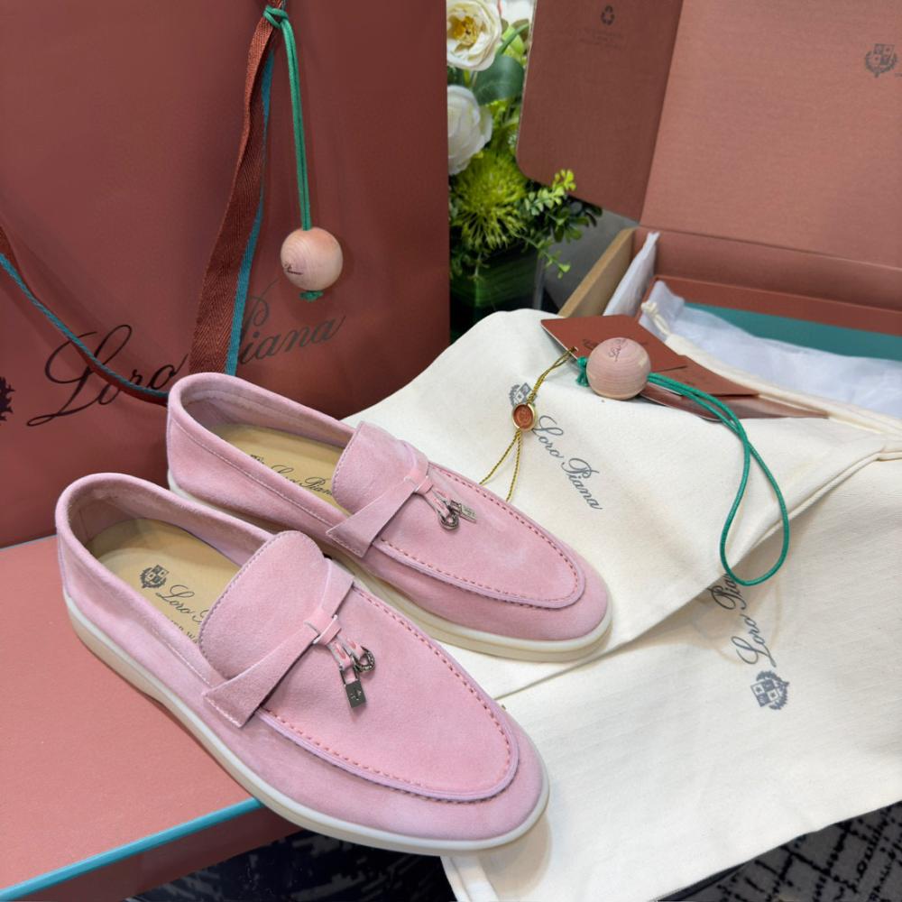 Loro Piana Yaz Büyüsü Yürüyüş Ayakkabısı - Açık Şakayık - Glimmer of Luxury