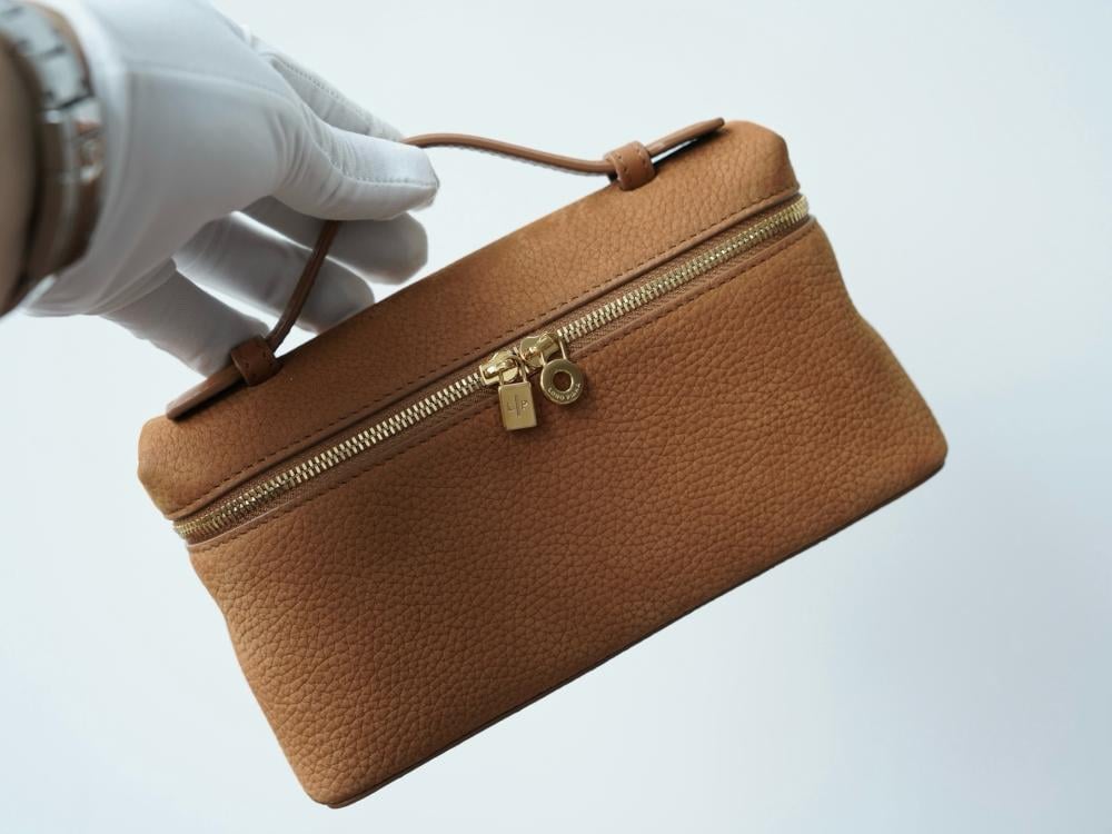 Loro Piana – Extra Pocket L19 (Camel / Light Skin Color)