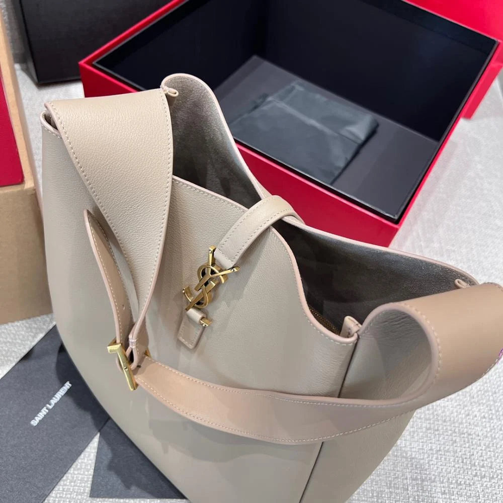 Saint Laurent 5 À 7 Large Flexible Bag