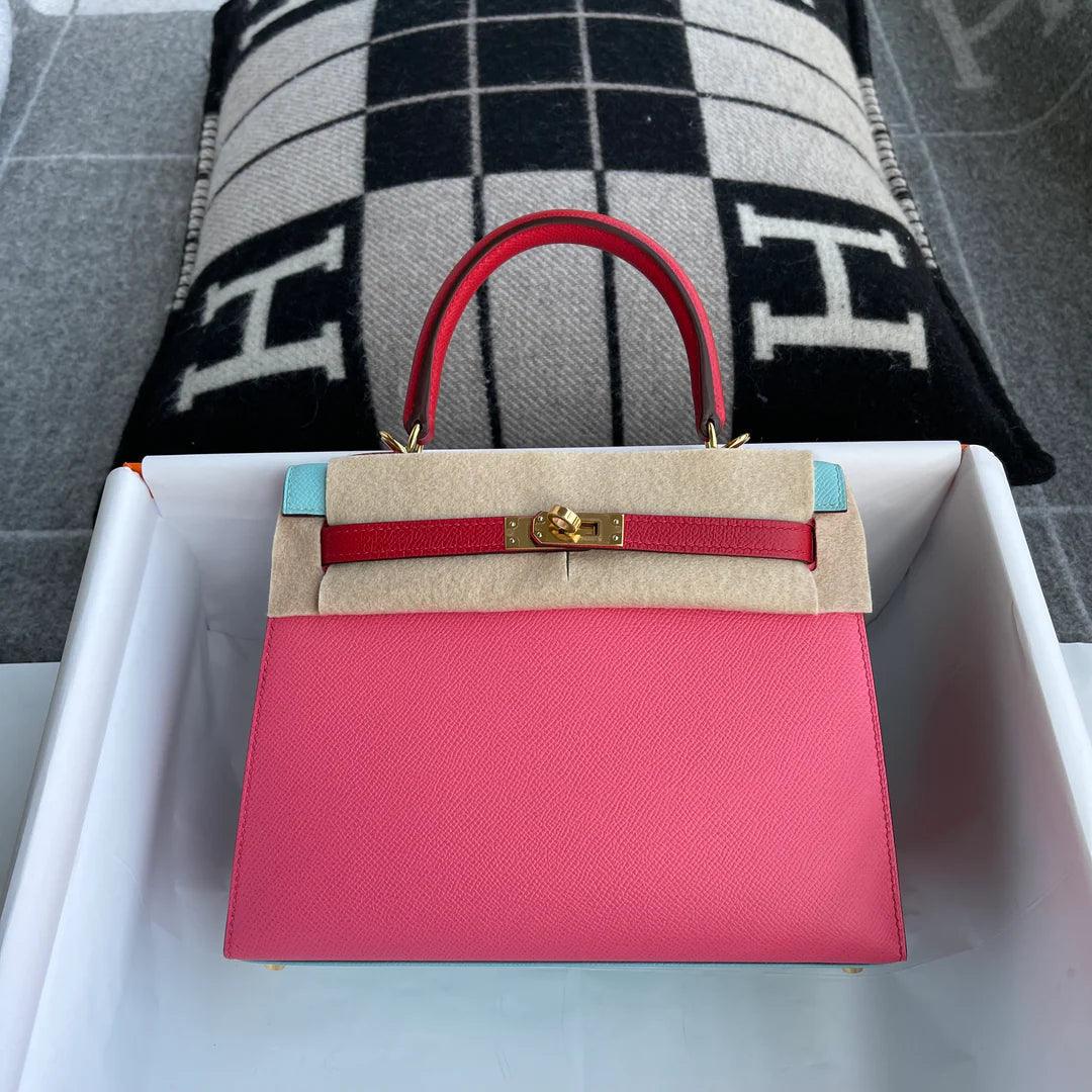 Hermès Kelly 25 Epsom Deri At Nalı Damgası (HSS) Pembe Azali̇ & Kırmızı Ceket ve Altın Donanımlı Mavi Atol (GHW) - Glimmer of Luxury