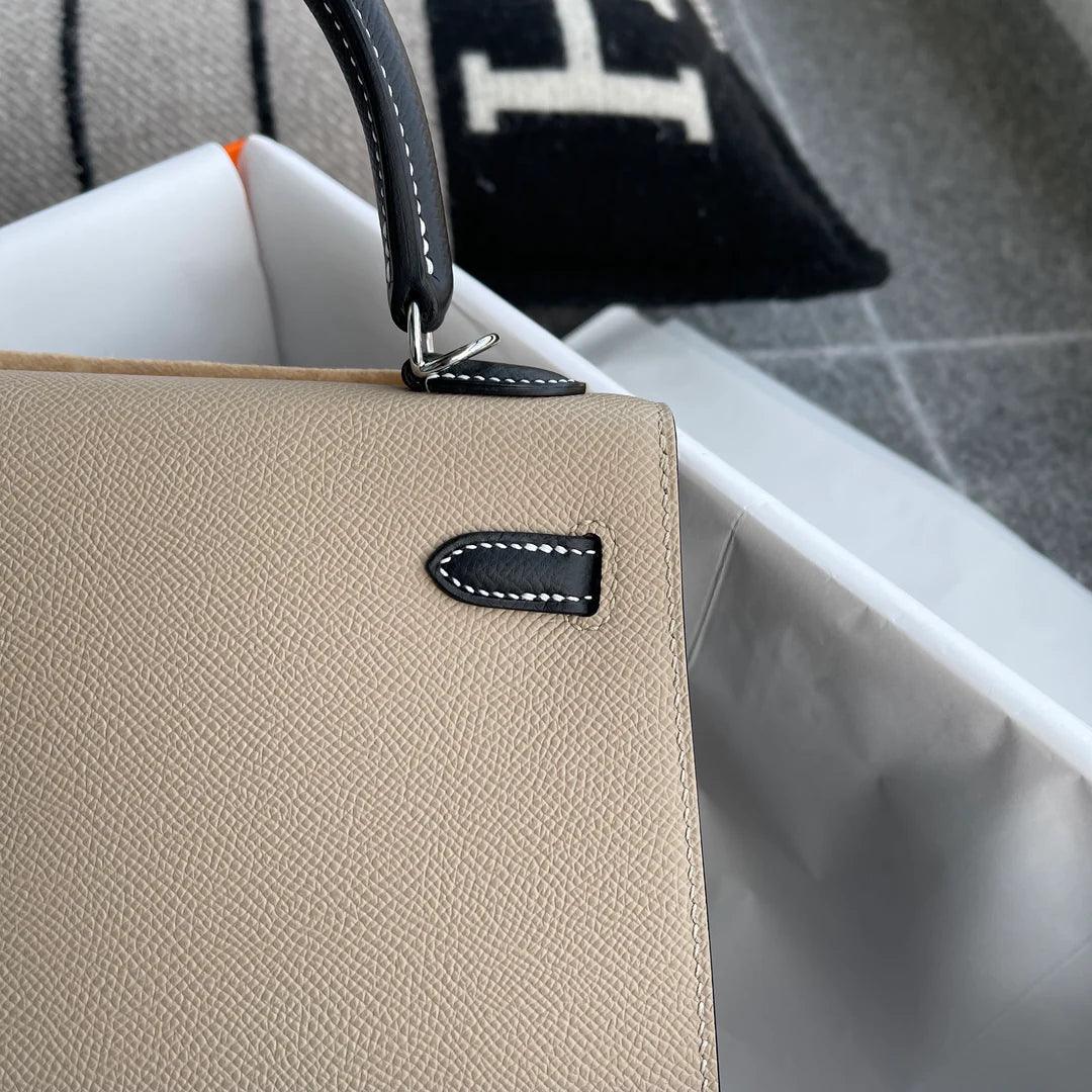 Hermès Kelly 25 Epsom Deri At Nalı Damgası (HSS) Paladyum Donanımlı İki Renkli Hendek ve Siyah (PHW) - Glimmer of Luxury