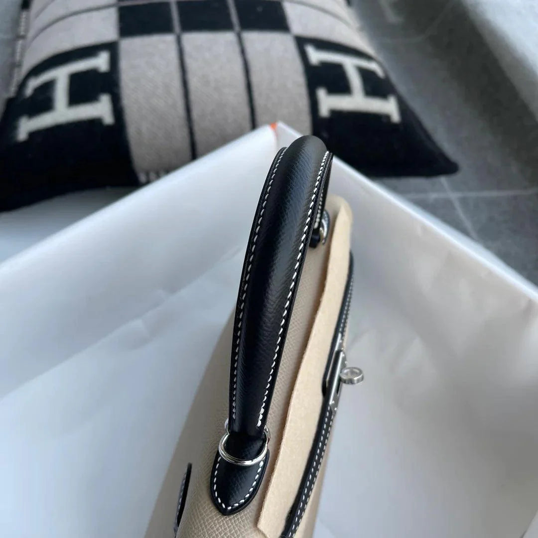 Hermès Kelly 25 Epsom Deri At Nalı Damgası (HSS) Paladyum Donanımlı İki Renkli Hendek ve Siyah (PHW) - Glimmer of Luxury