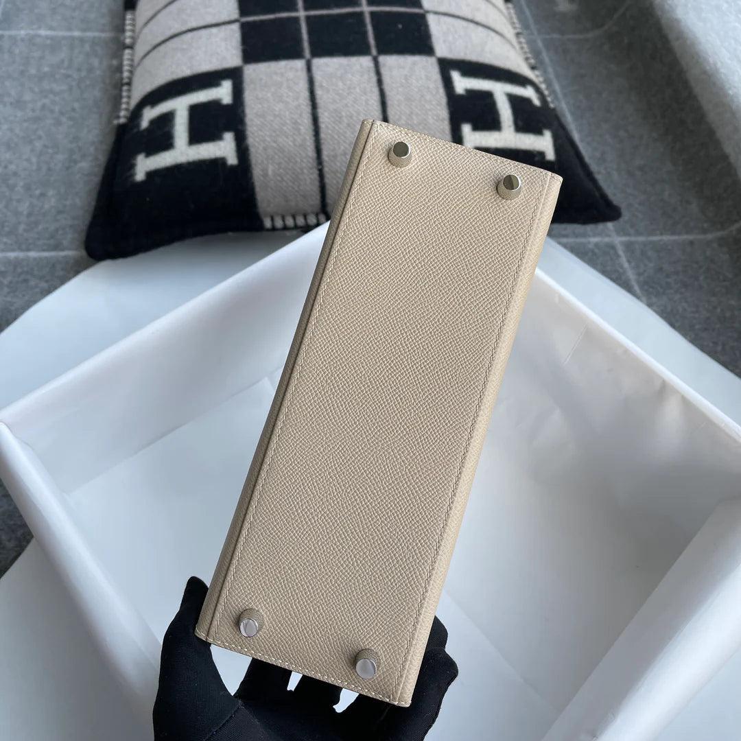 Hermès Kelly 25 Epsom Deri At Nalı Damgası (HSS) Paladyum Donanımlı İki Renkli Hendek ve Siyah (PHW) - Glimmer of Luxury